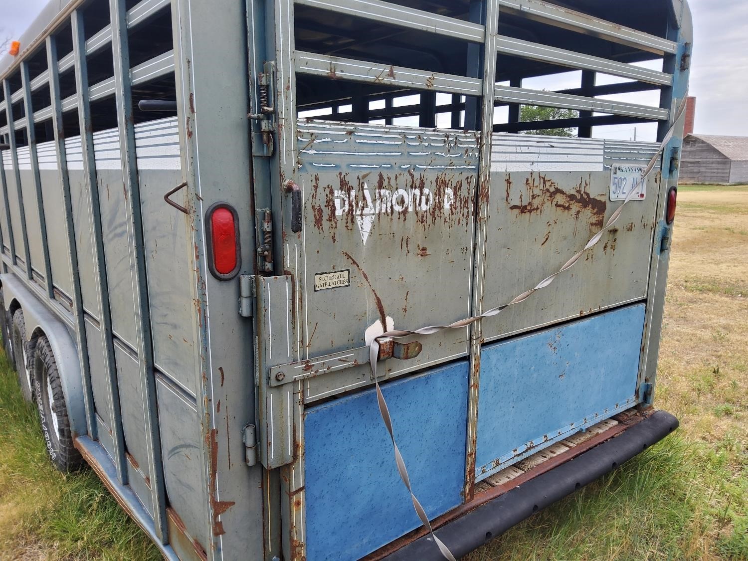 1991 Diamond D 8x32 Tri/A Livestock Trailer BigIron Auctions