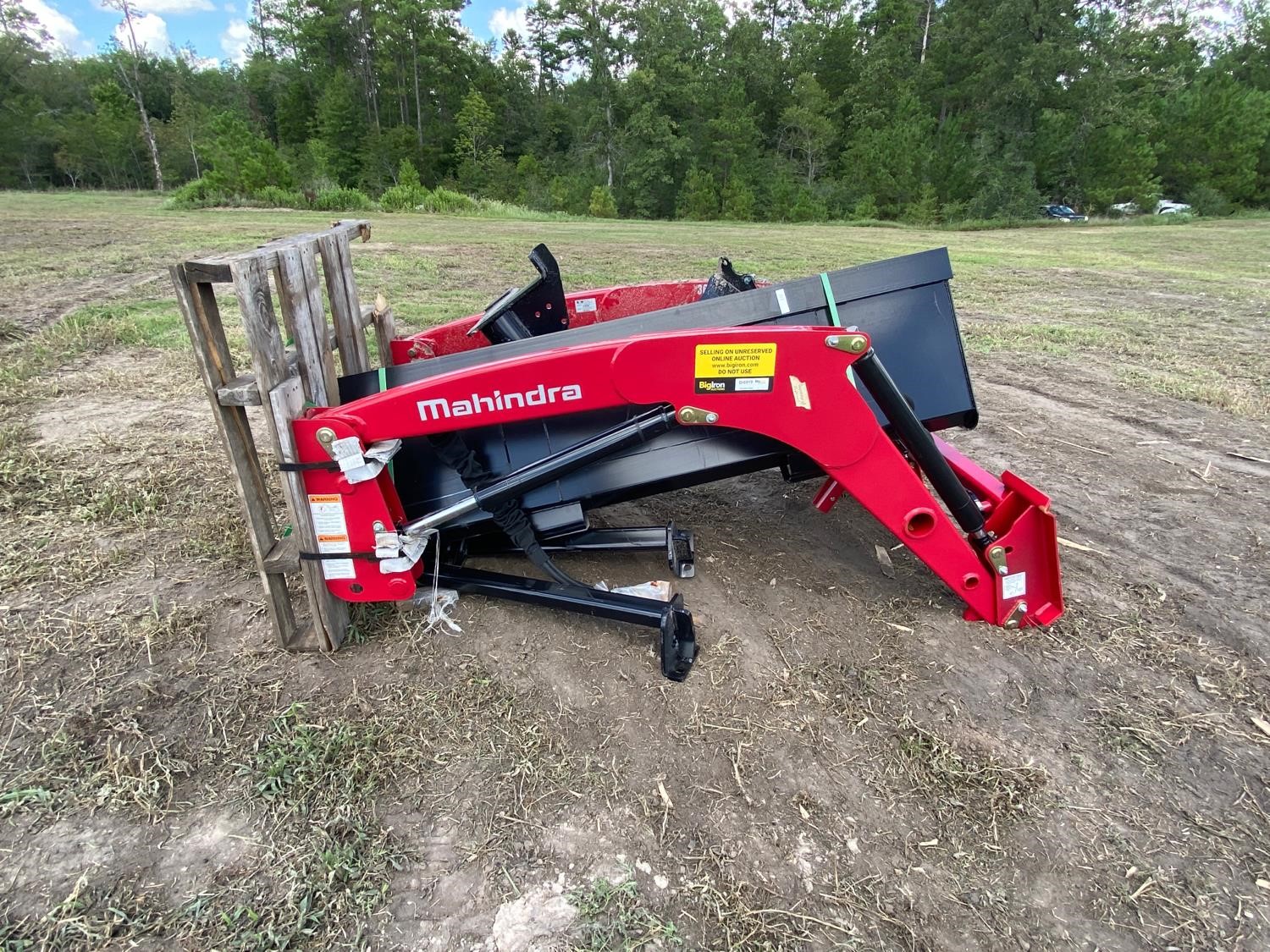 Mahindra 3650CL Loader W/77