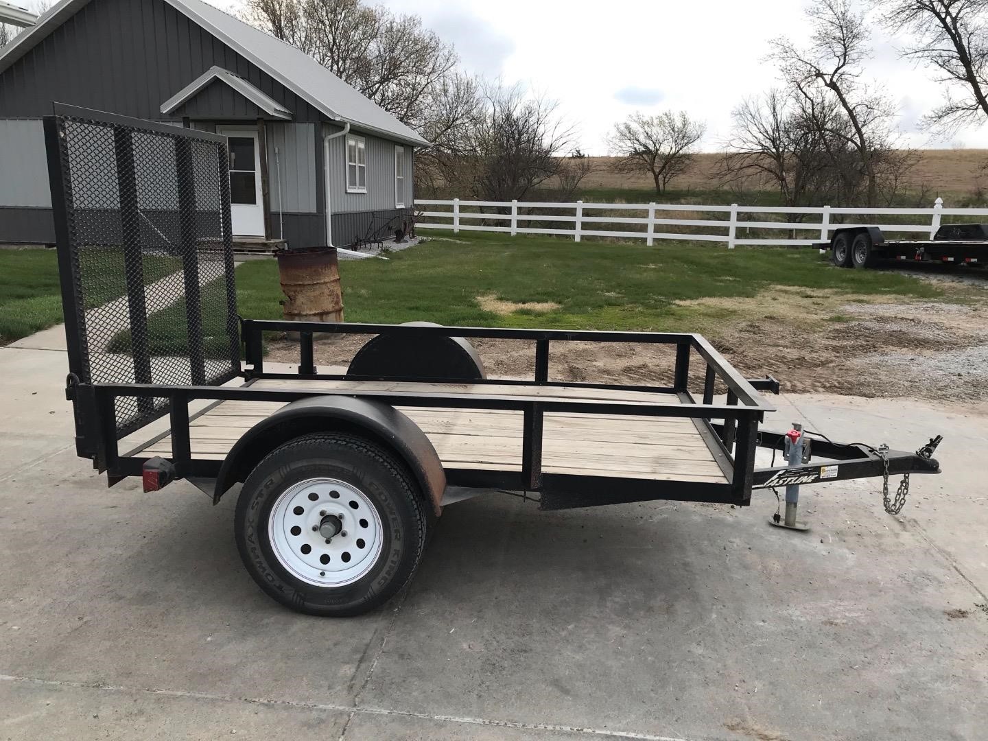 2009 Fastline Flatbed Bumper Hitch Trailer W/Folding Tailgate Ramp ...