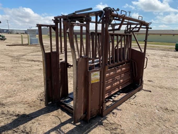 HiQual Squeeze Chute BigIron Auctions