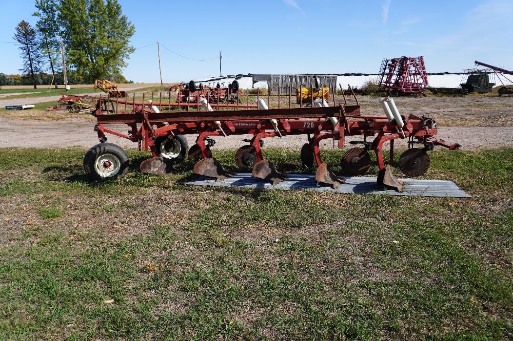 International 720 Moldboard Plow W/Clod Buster BigIron Auctions