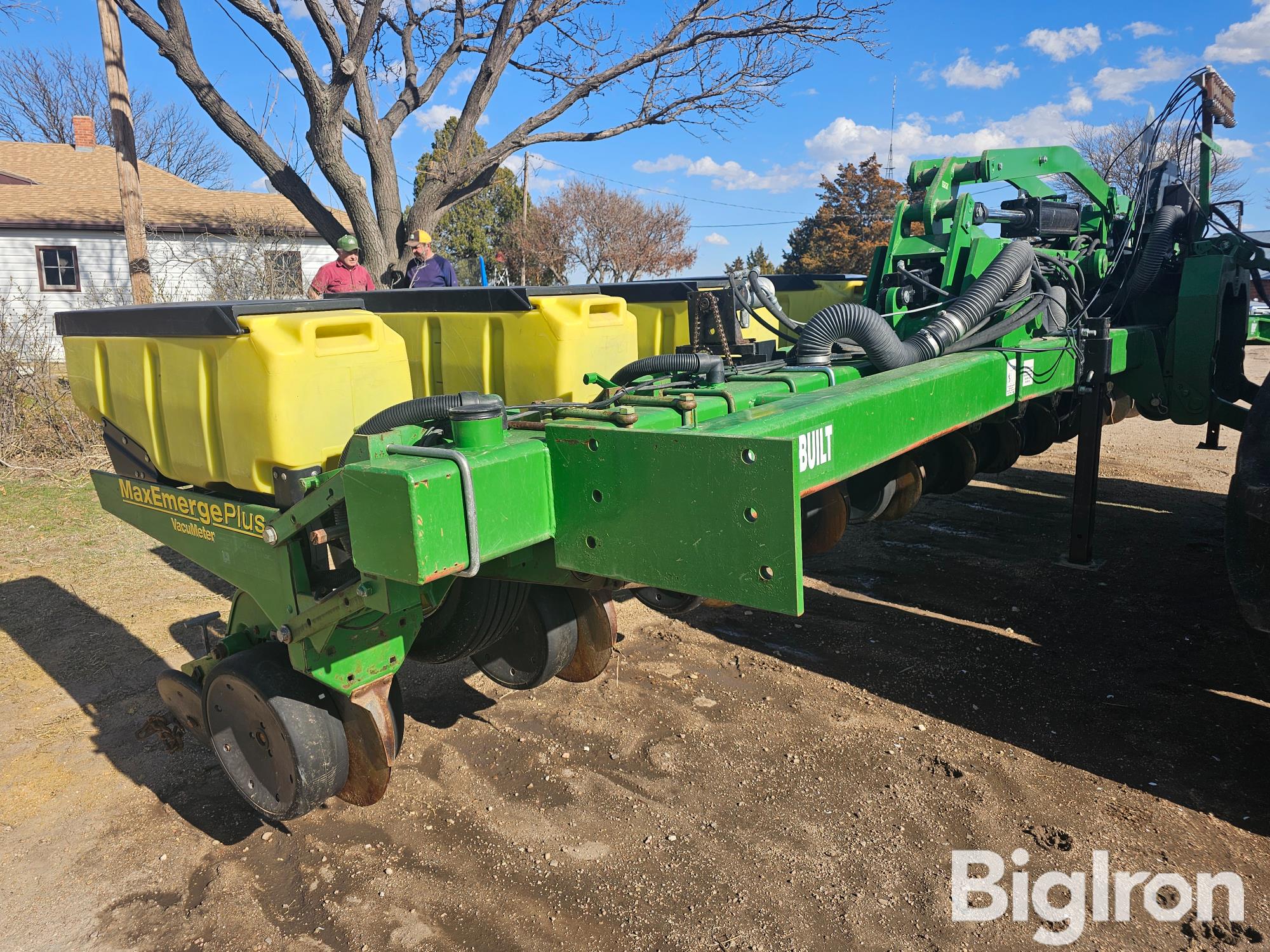 John Deere Moore Built Maxemerge Plus 12r30 Stack Fold Planter Bigiron Auctions 0751