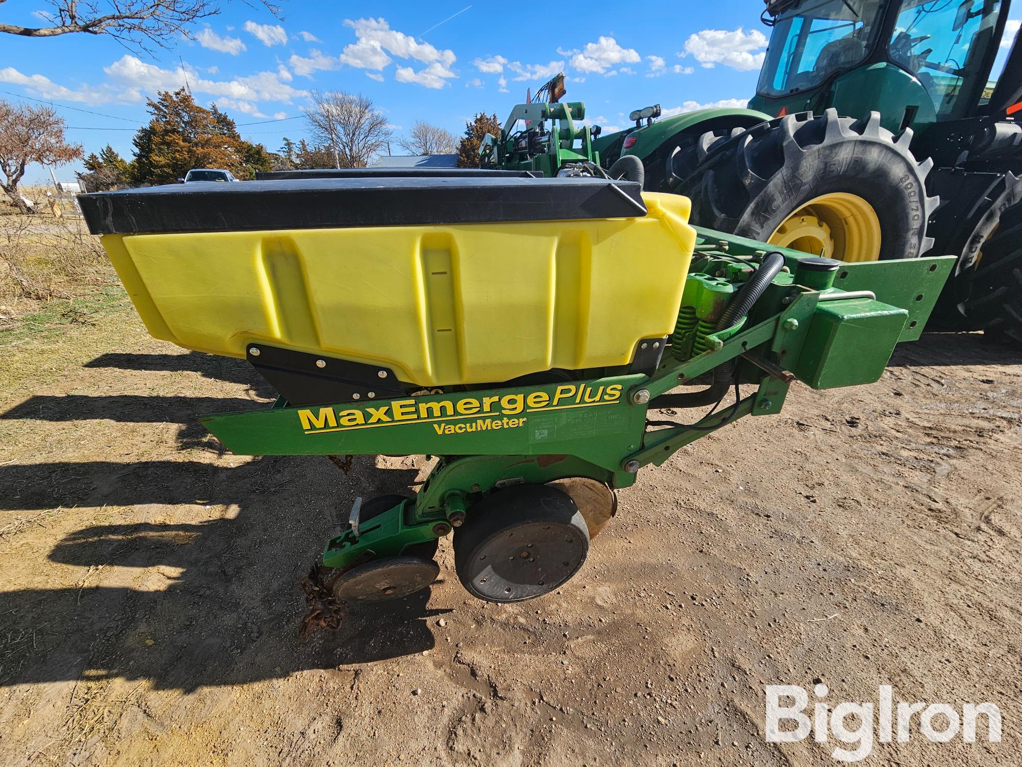 John Deere Moore Built Maxemerge Plus 12r30 Stack Fold Planter Bigiron Auctions 0061