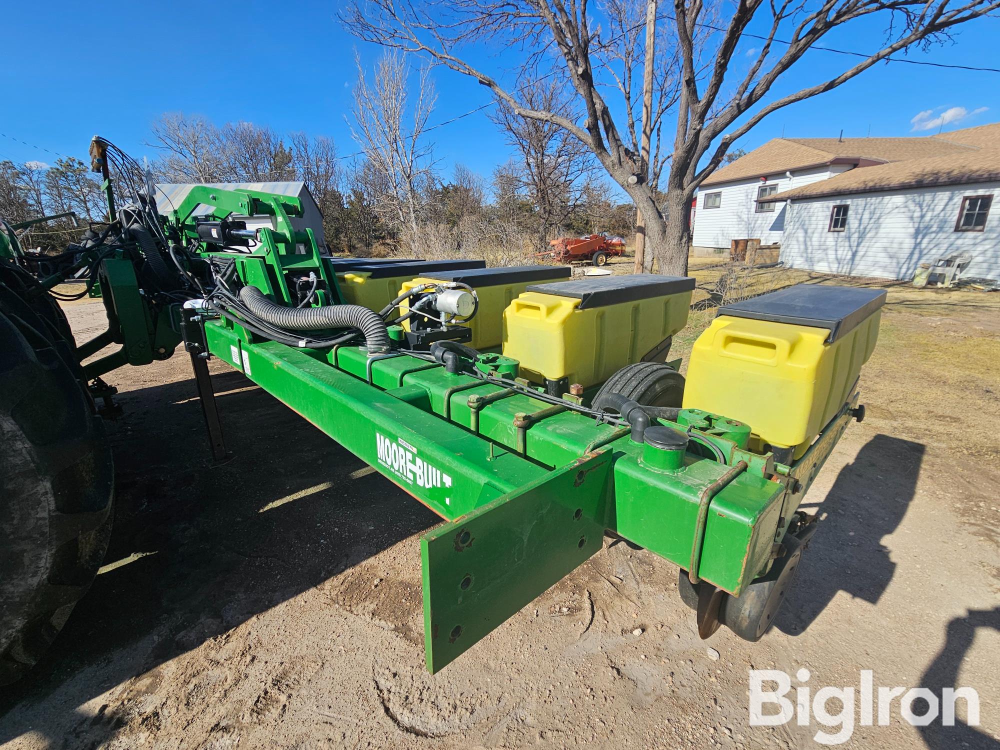 John Deere Moore Built Maxemerge Plus 12r30 Stack Fold Planter Bigiron Auctions 8034