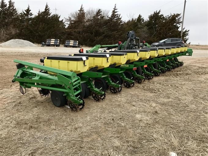 John Deere 1720 Max Emerge 12r30 Planter Bigiron Auctions 3336