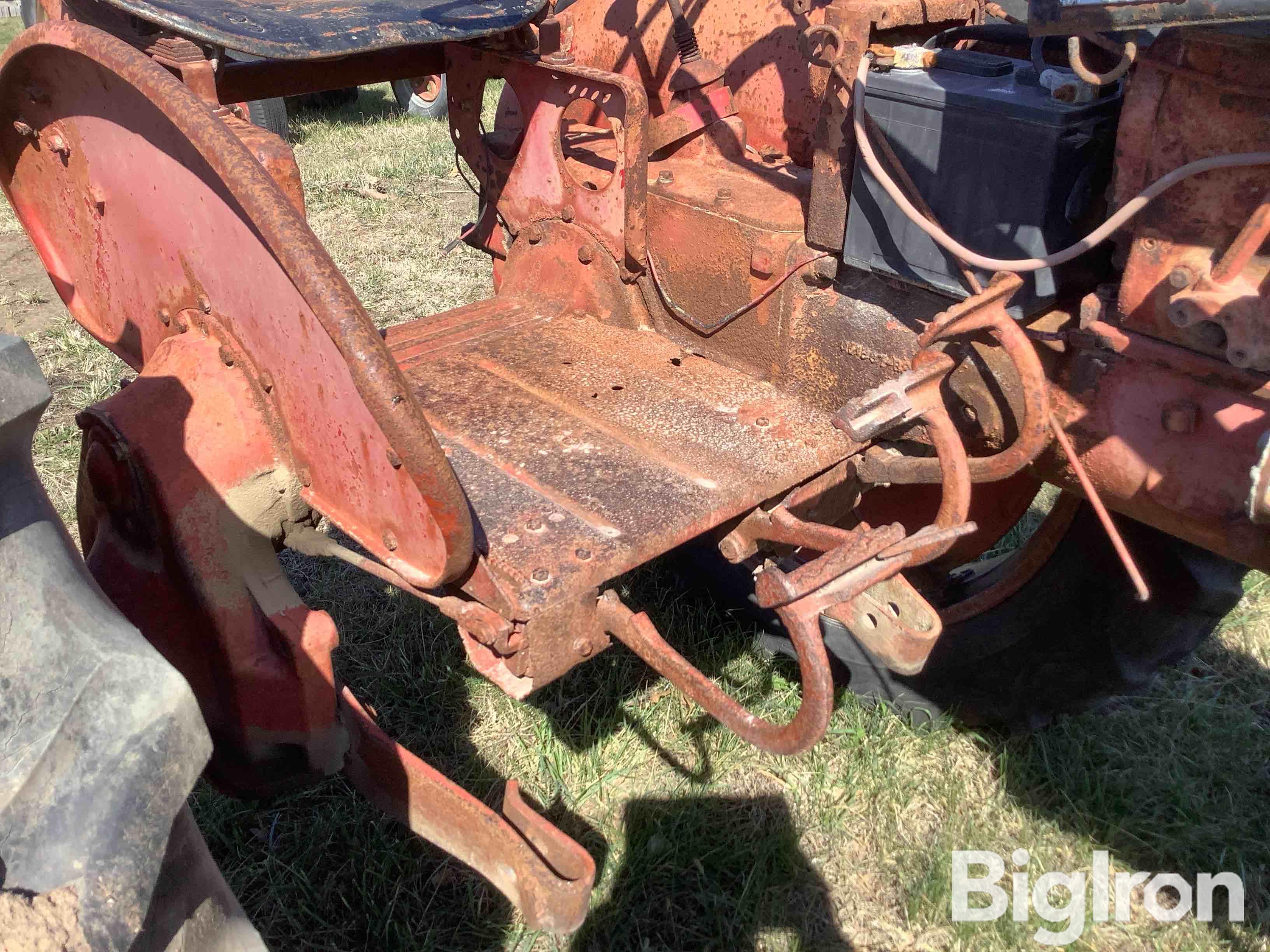 Farmall 100 Hi Clear 2WD Tractor BigIron Auctions