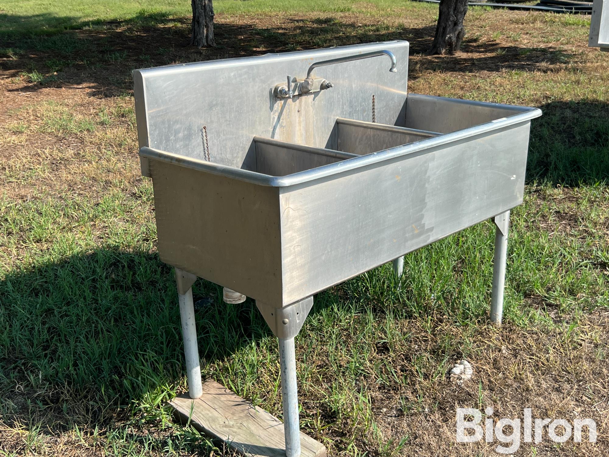 Triple Bowl Commercial Sink BigIron Auctions   Triplebowlcommercialsink 4a38906c961a44df8416df5e3840af89 