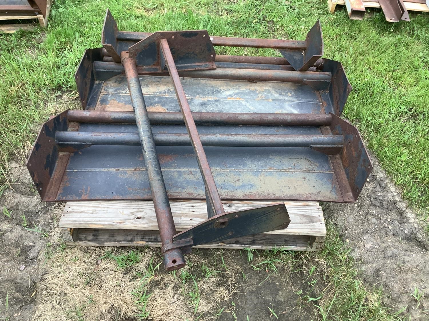 Gleaner Head Adapters BigIron Auctions