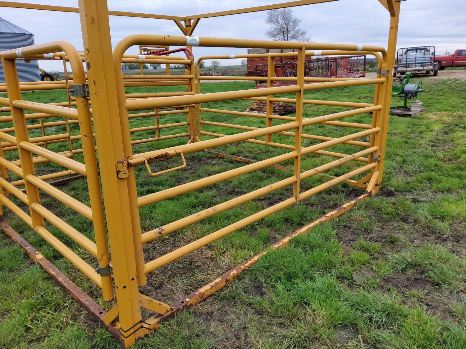 Sioux Steel Calving Pen With Head Gate BigIron Auctions