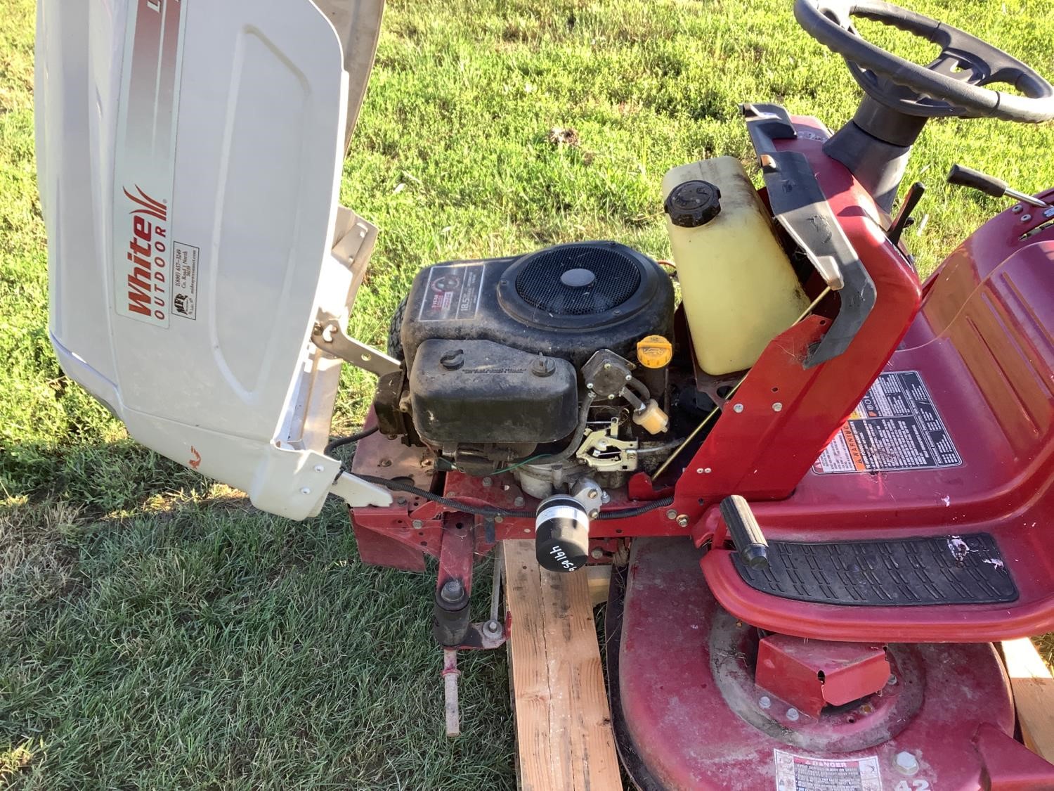 White Lt542h Hydro Lawn Mower Bigiron Auctions