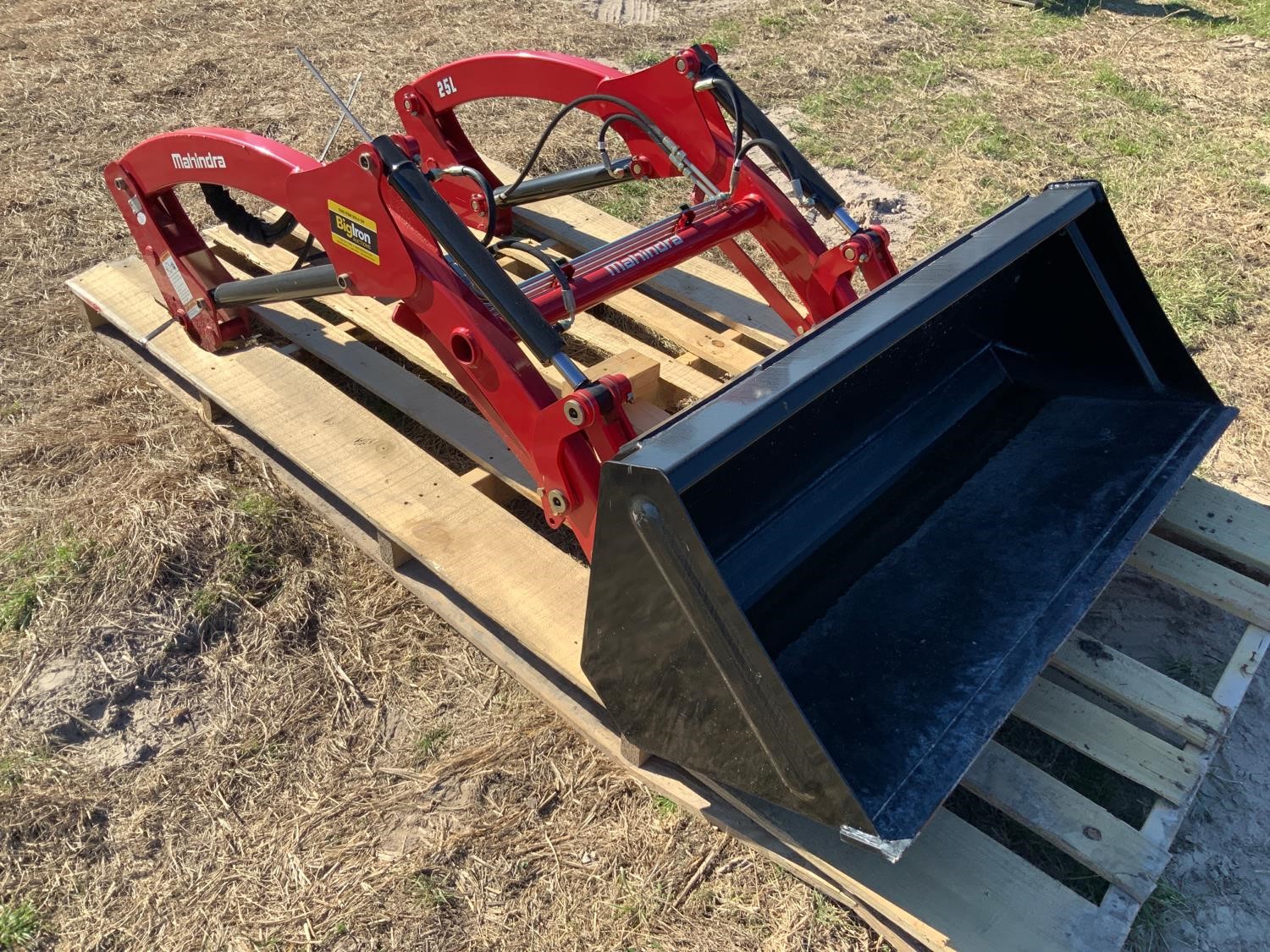 Mahindra 25L Loader W/52” Bucket BigIron Auctions