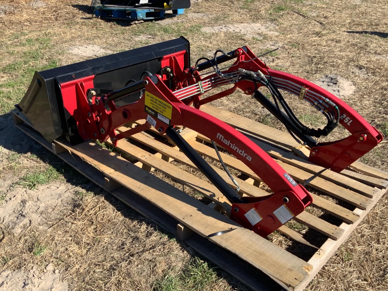 Mahindra 25L Loader W/52” Bucket BigIron Auctions