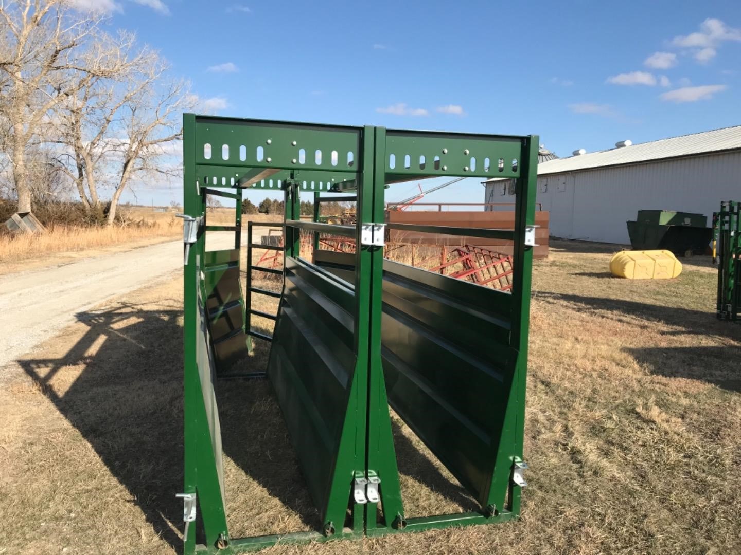 Arrowquip Easy Flow-MS Cattle Sorting Alley BigIron Auctions