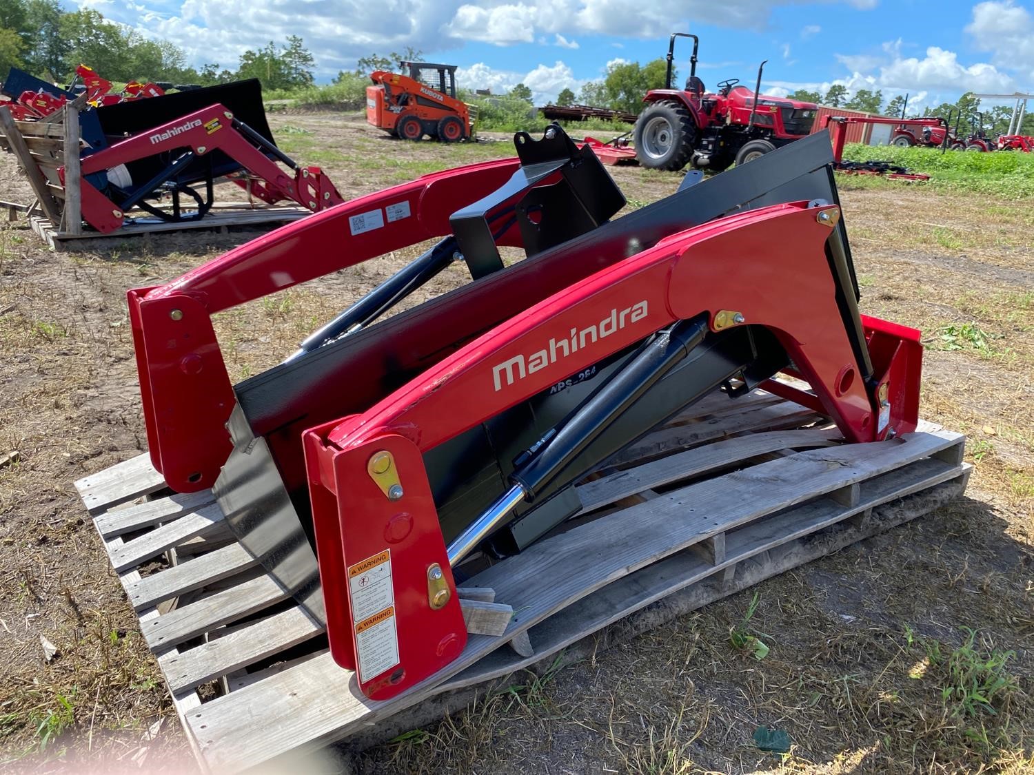 Mahindra 3650CL Loader W/77