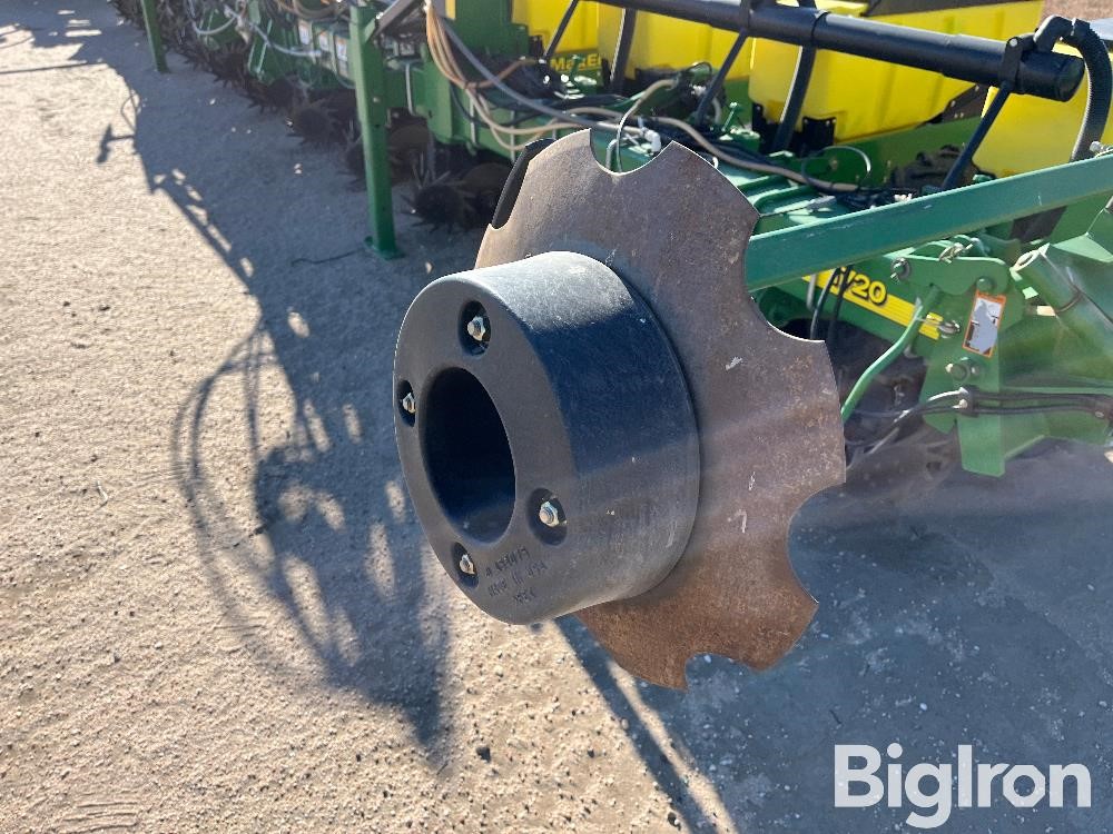 2009 John Deere 1720 Maxemerge Xp 12 Row Planter Bigiron Auctions 4949