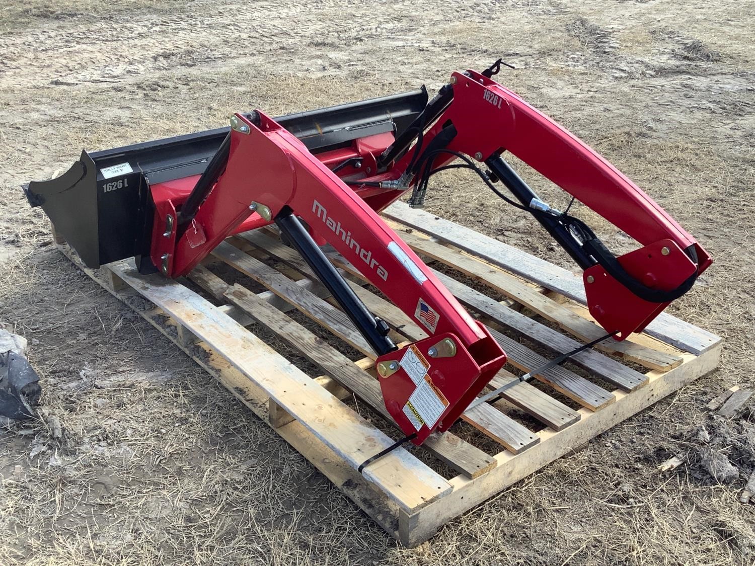 Mahindra 1626L Loader W/64