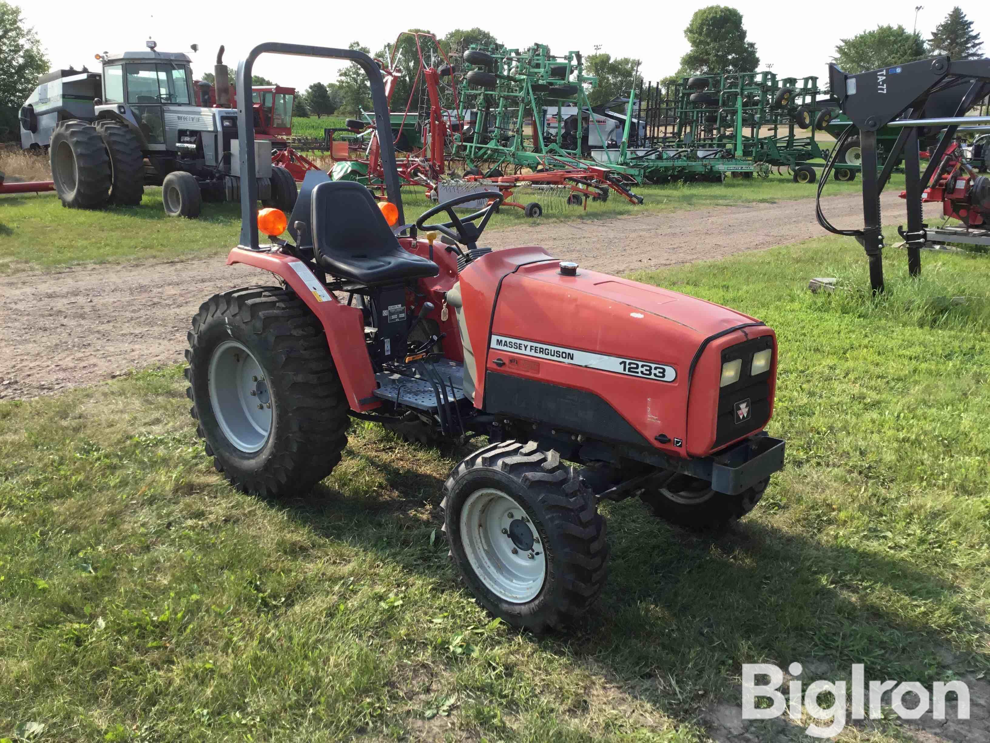 2000 Massey Ferguson 1233 MFWD Compact Utility Tractor BigIron Auctions