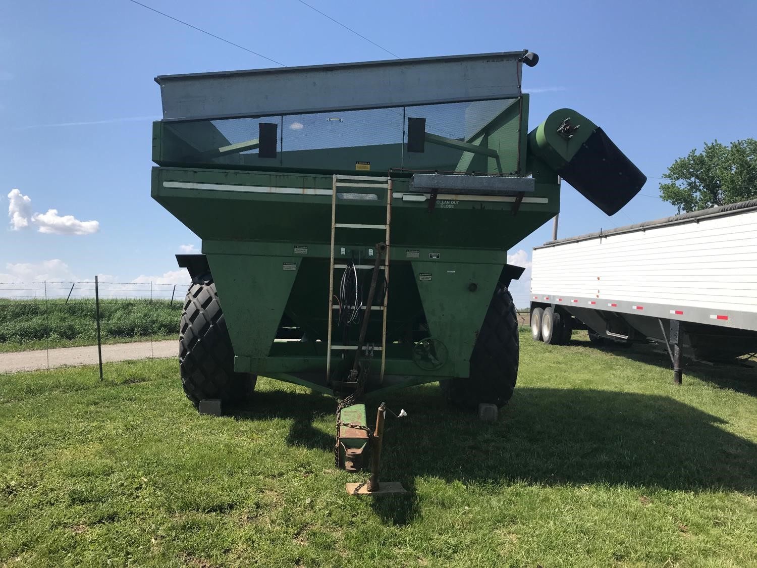 E-Z Trail 700 Grain Cart BigIron Auctions