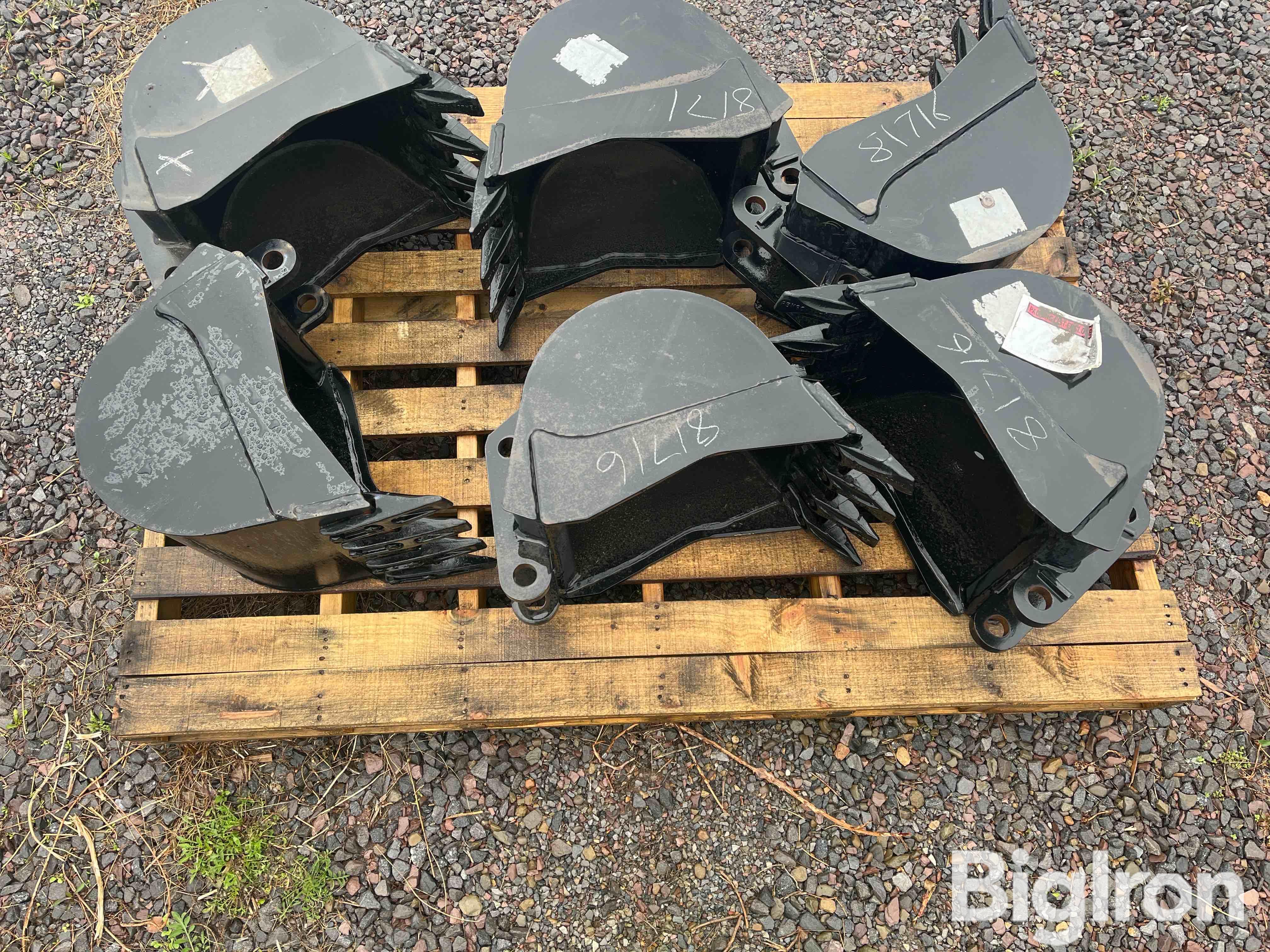 Mahindra 81716 Backhoe Buckets BigIron Auctions