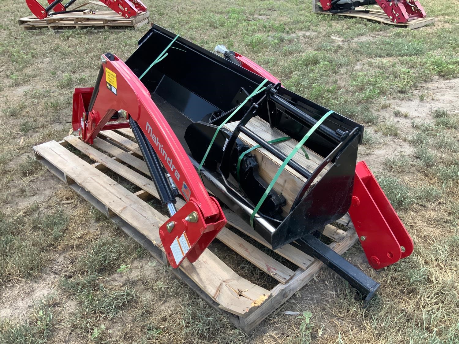 Mahindra 3550L Front Loader W/77