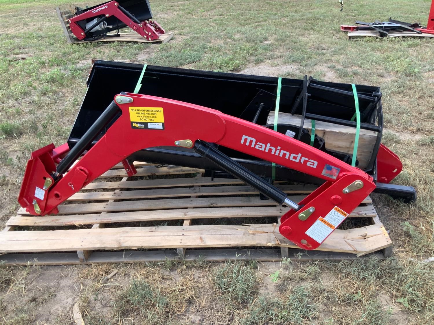 Mahindra 3550L Front Loader W/77