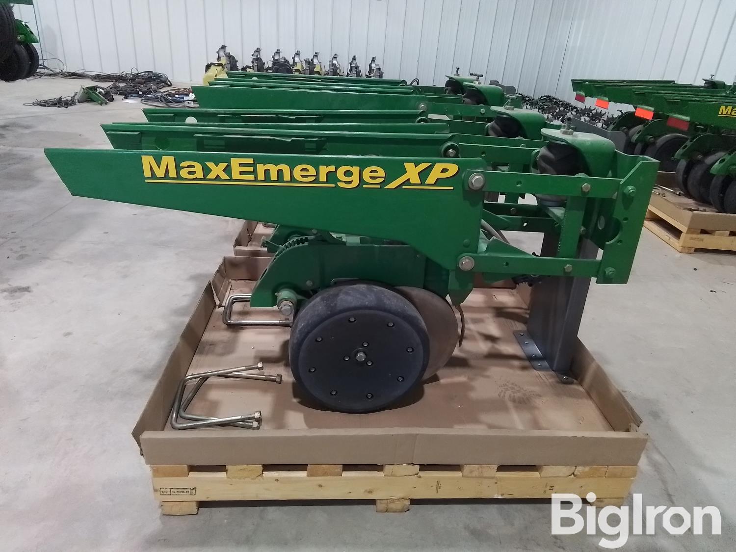 2006 John Deere 1720 Maxemerge Xp Planter Row Units Bigiron Auctions 6911