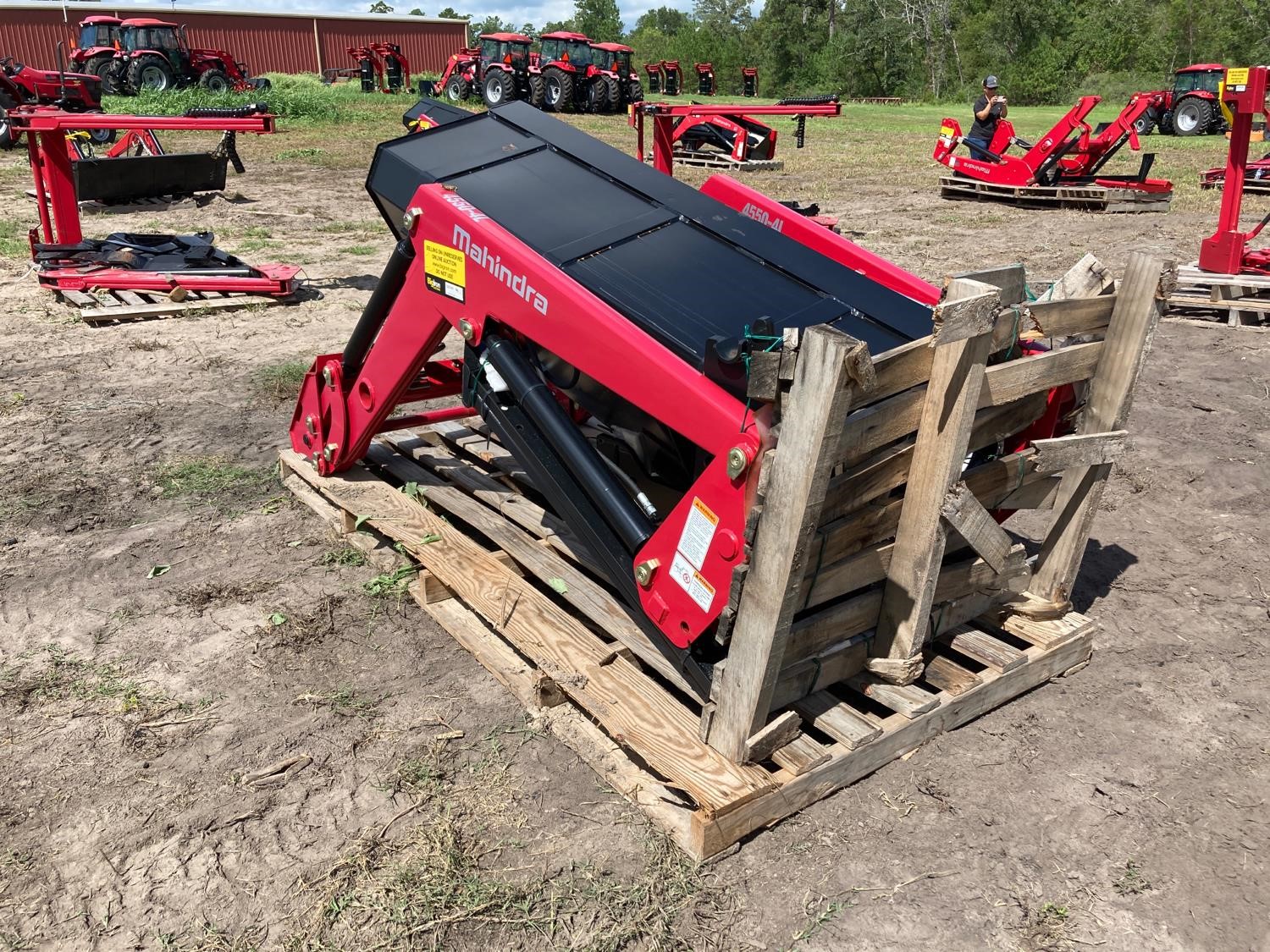 Mahindra 4550-4L Loader W/72