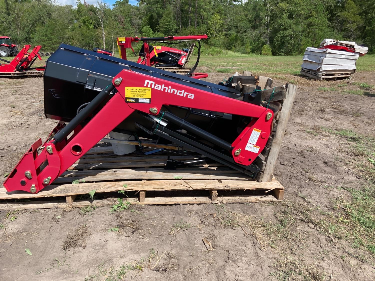 Mahindra 4550-4L Loader W/72