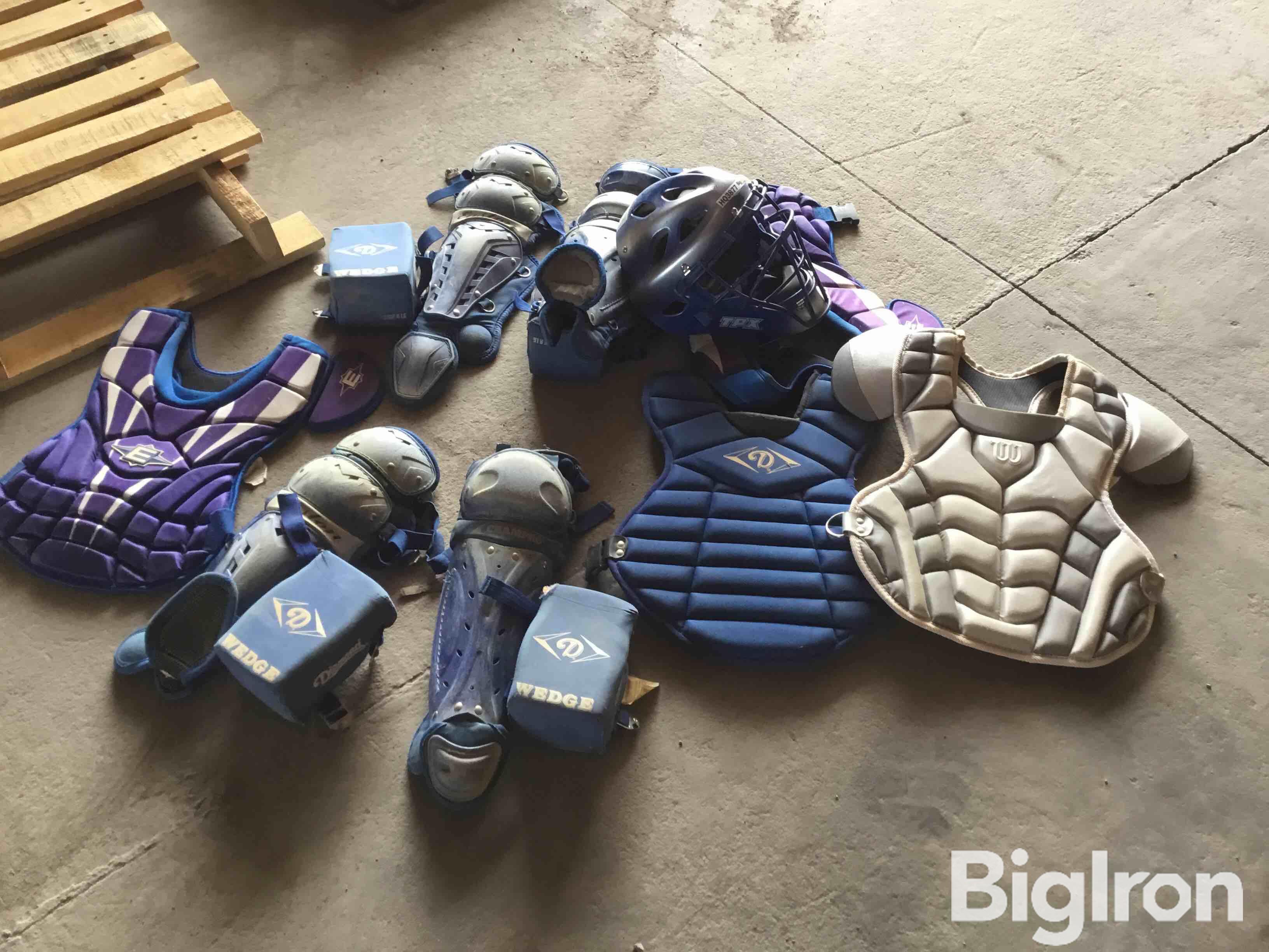 little-league-catchers-equipment-bigiron-auctions