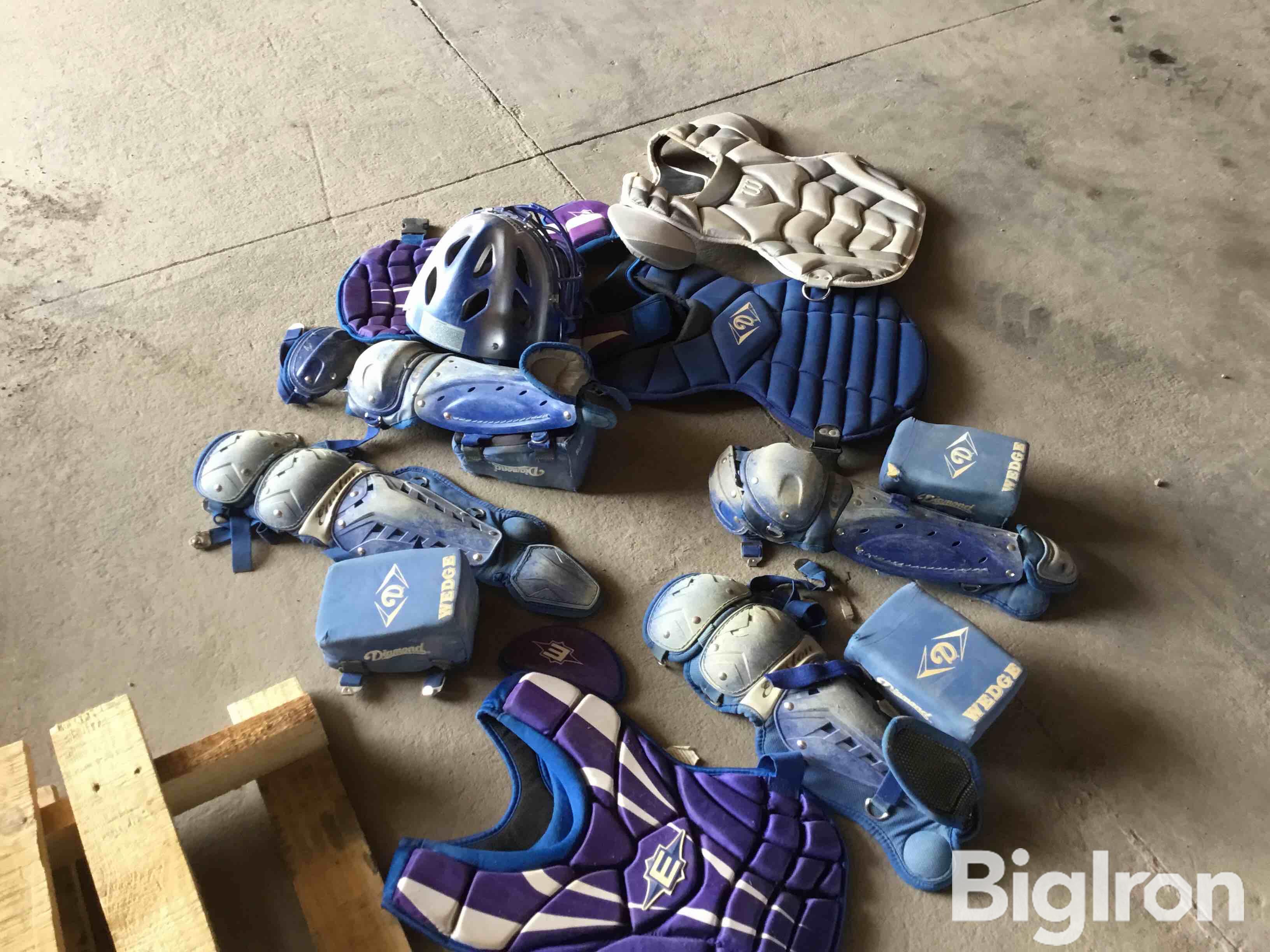 little-league-catchers-equipment-bigiron-auctions