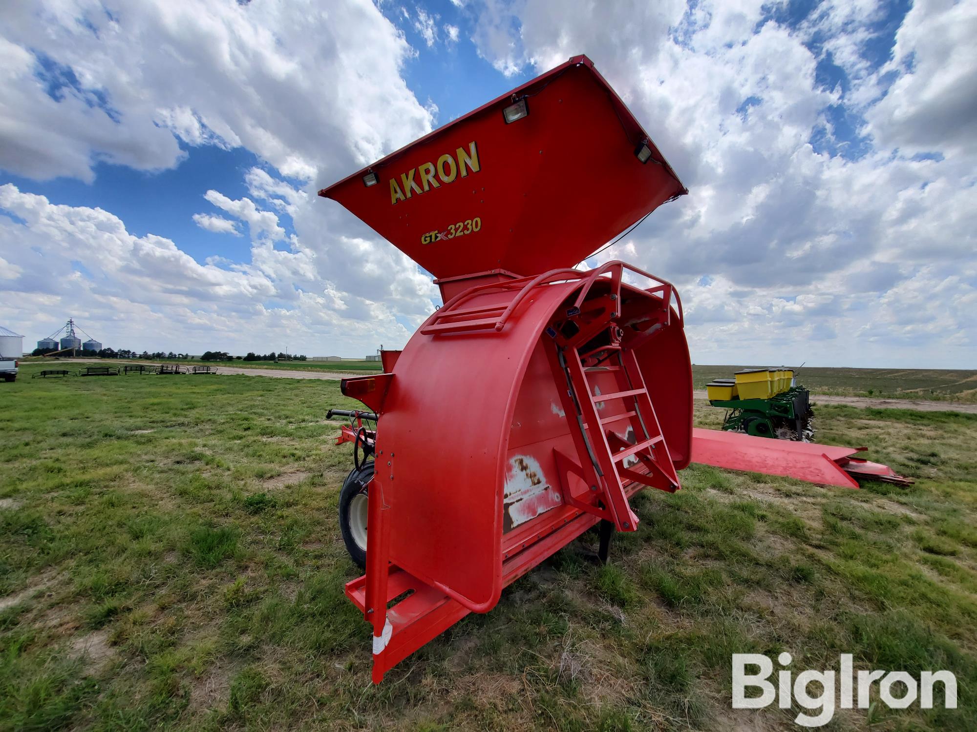 2016-akron-gtx3230-grain-bagger-bigiron-auctions