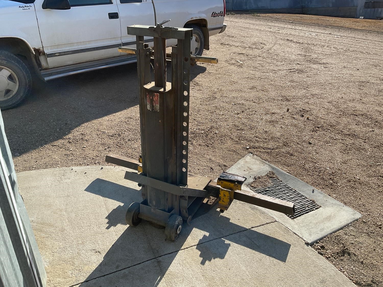 Napa Fleet Pneumatic Lift Jack BigIron Auctions