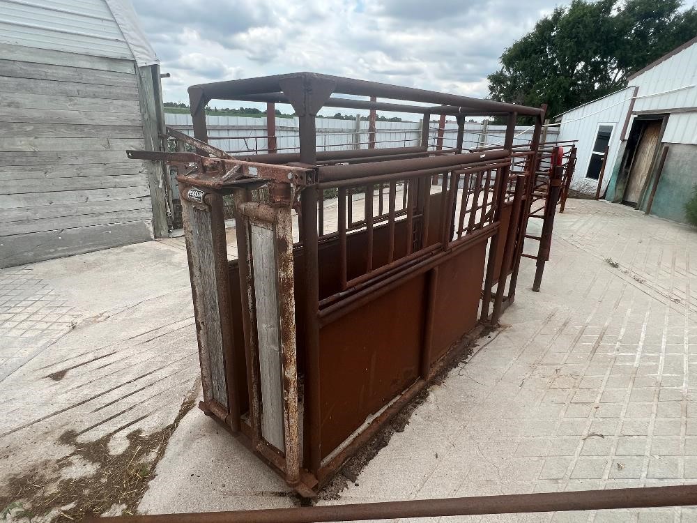 Cattle Chute W/Head Catch BigIron Auctions