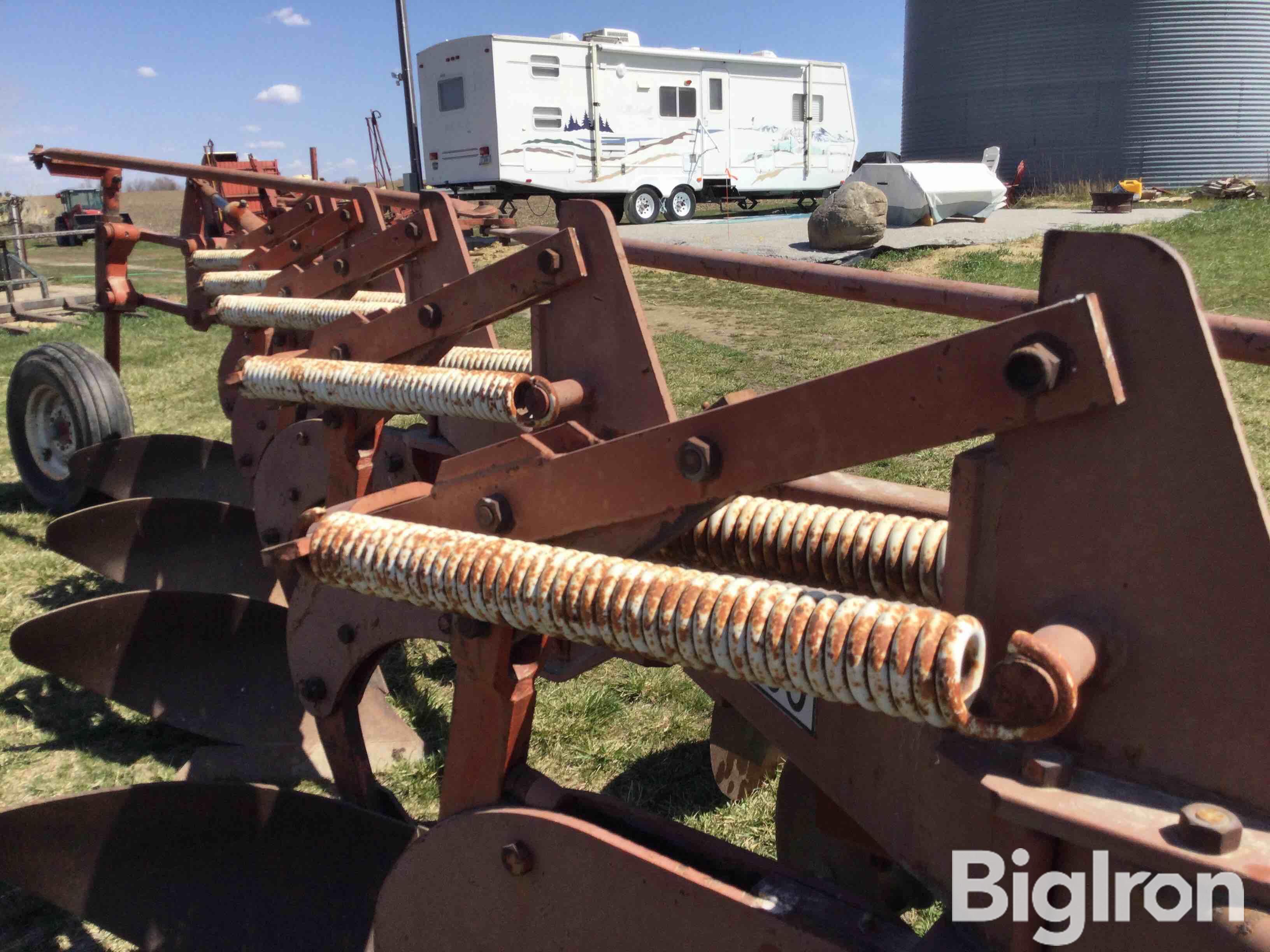 Wil-Rich 2900 5-Bottom Moldboard Plow BigIron Auctions