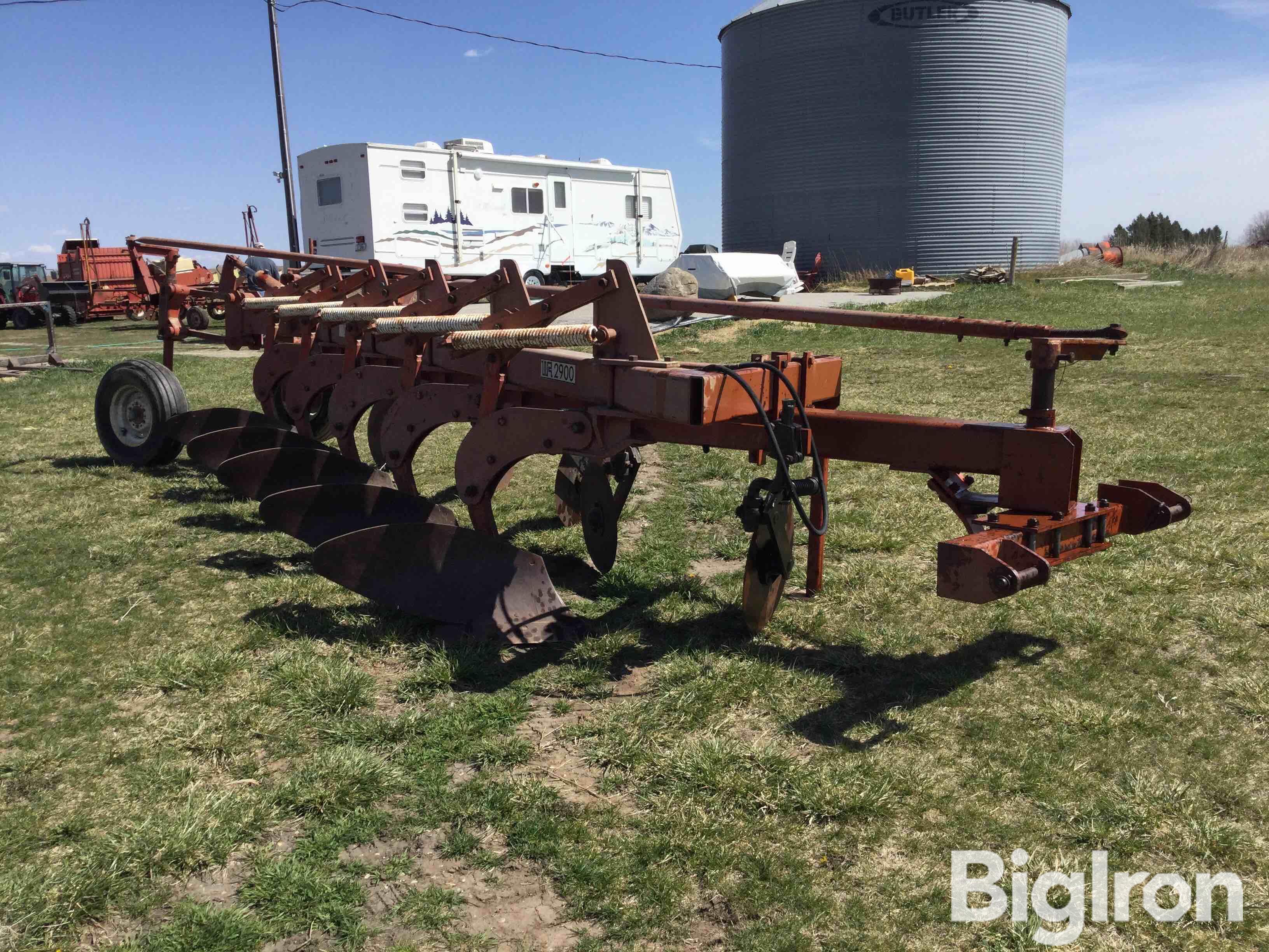 Wil-Rich 2900 5-Bottom Moldboard Plow BigIron Auctions