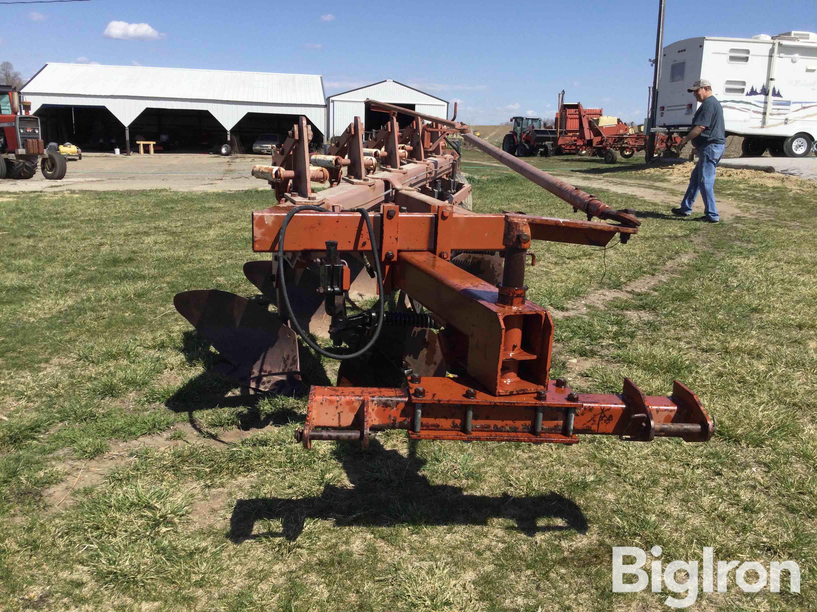 Wil-Rich 2900 5-Bottom Moldboard Plow BigIron Auctions