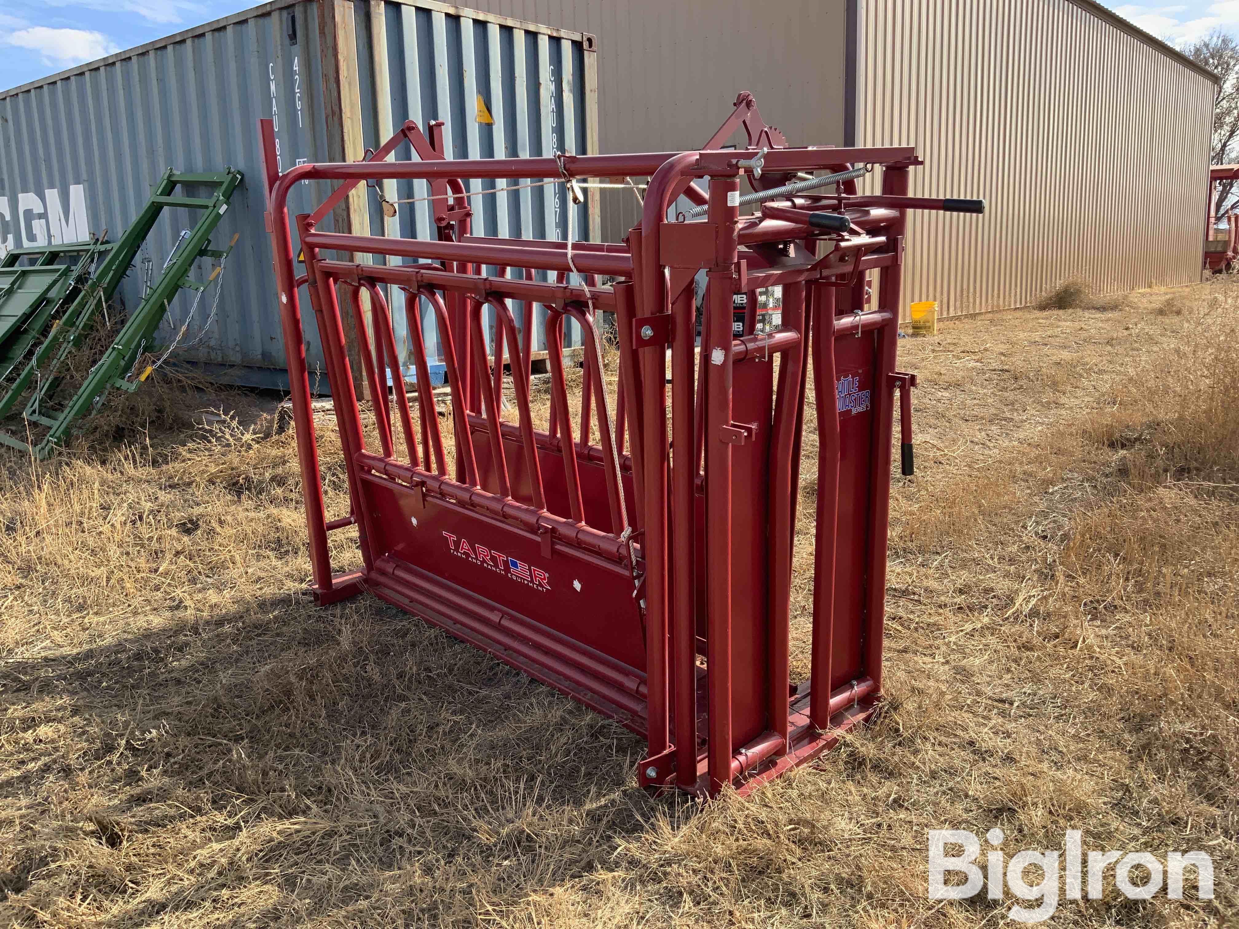 Tarter Cattle Master 3 Series Squeeze Chute BigIron Auctions