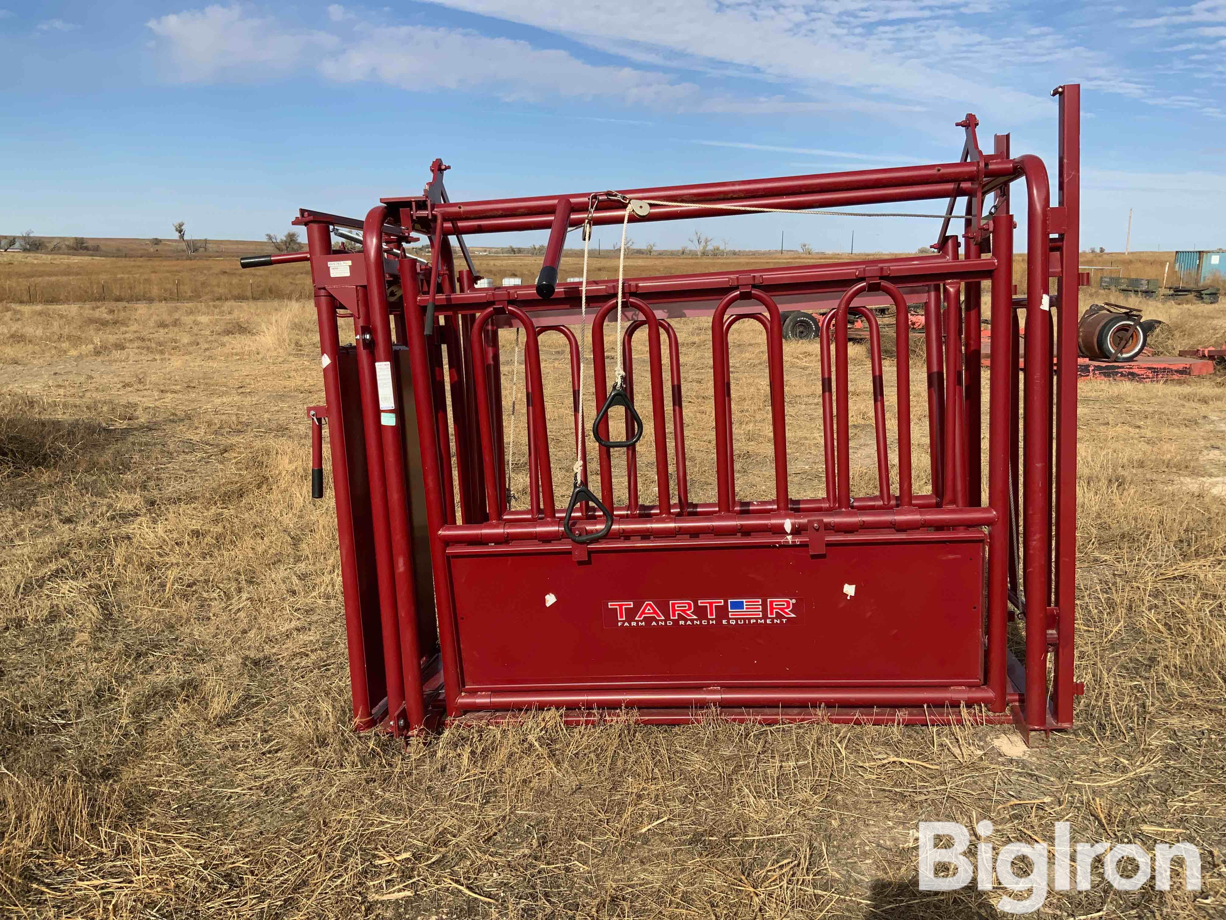 Tarter Cattle Master 3 Series Squeeze Chute BigIron Auctions