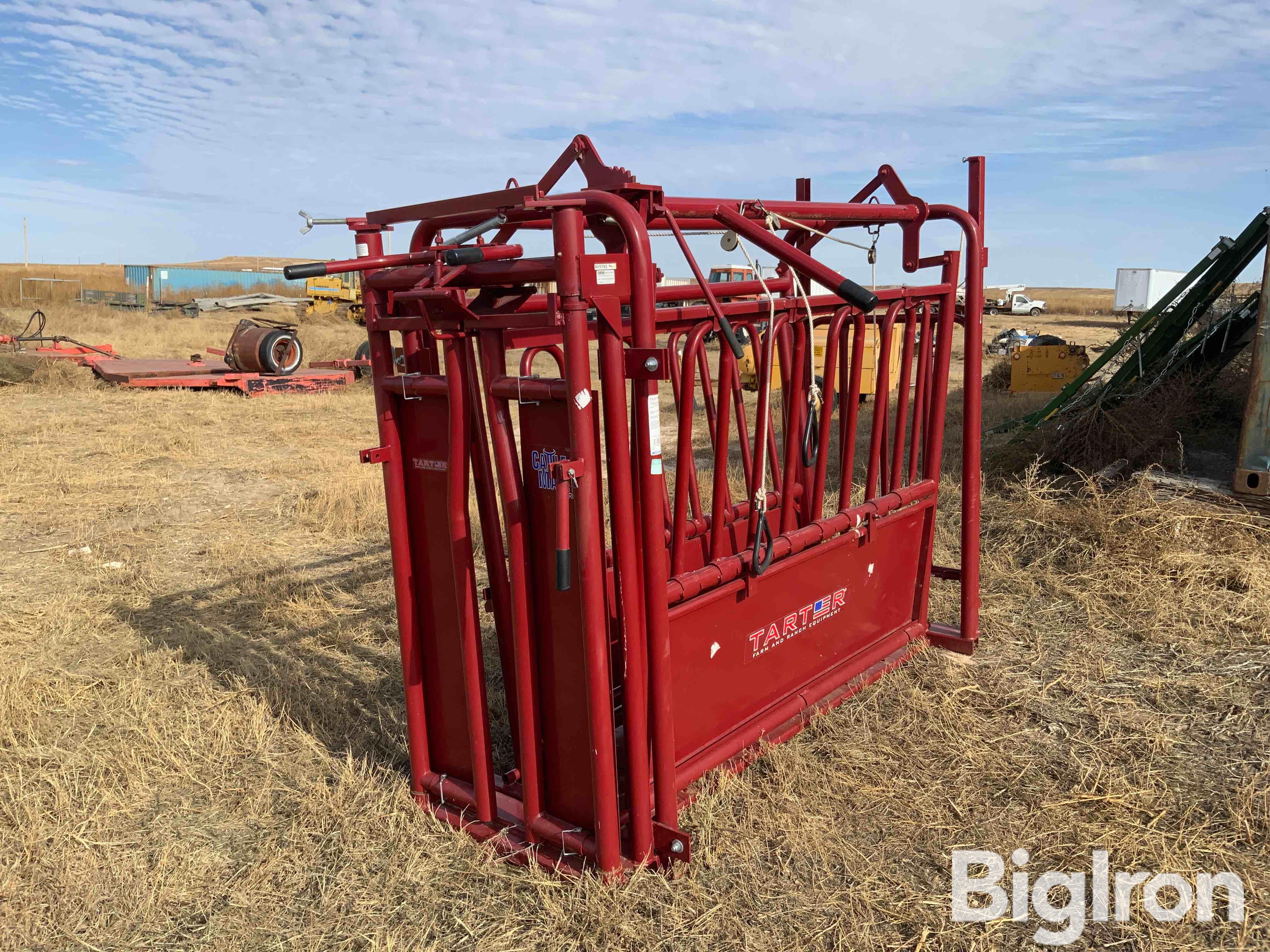 Tarter Cattle Master 3 Series Squeeze Chute BigIron Auctions