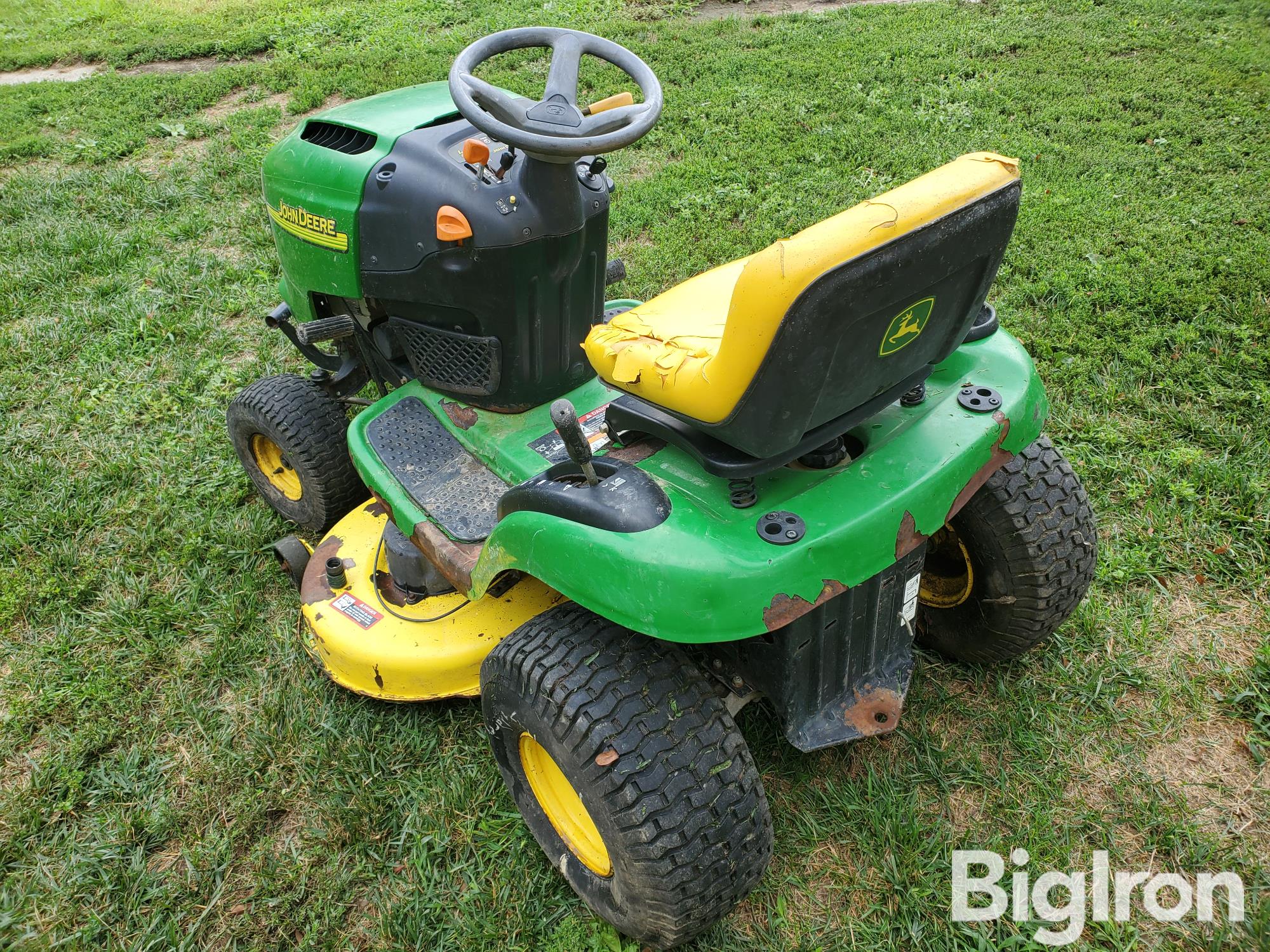 2005 John Deere L111 2wd Lawn Mower Bigiron Auctions 6386