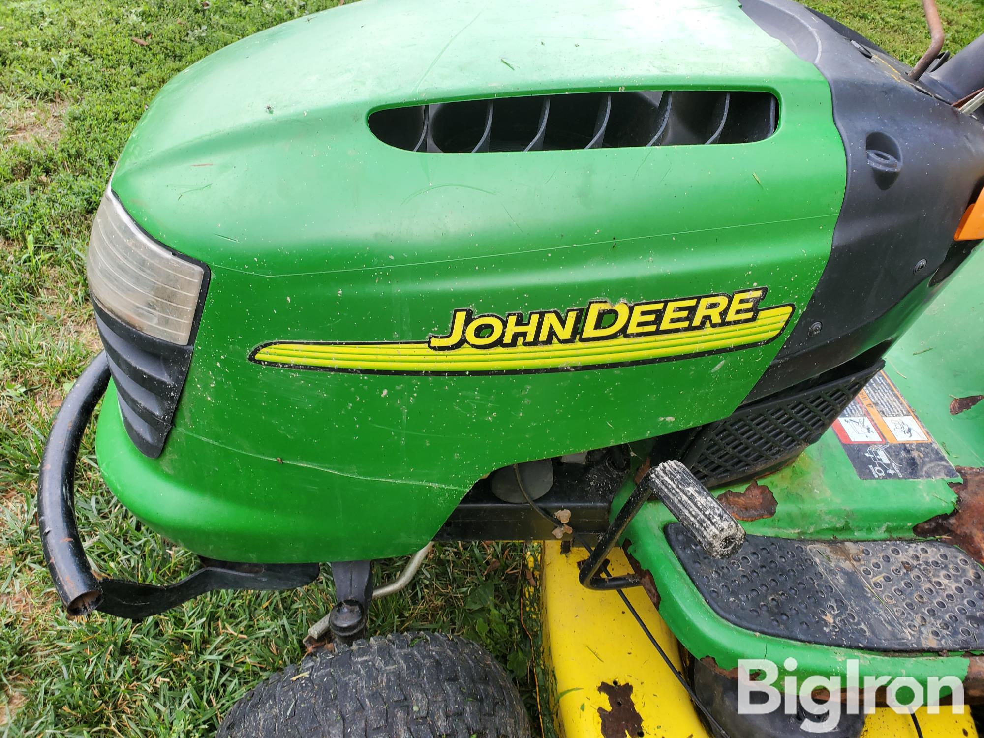 2005 John Deere L111 2wd Lawn Mower Bigiron Auctions 1046