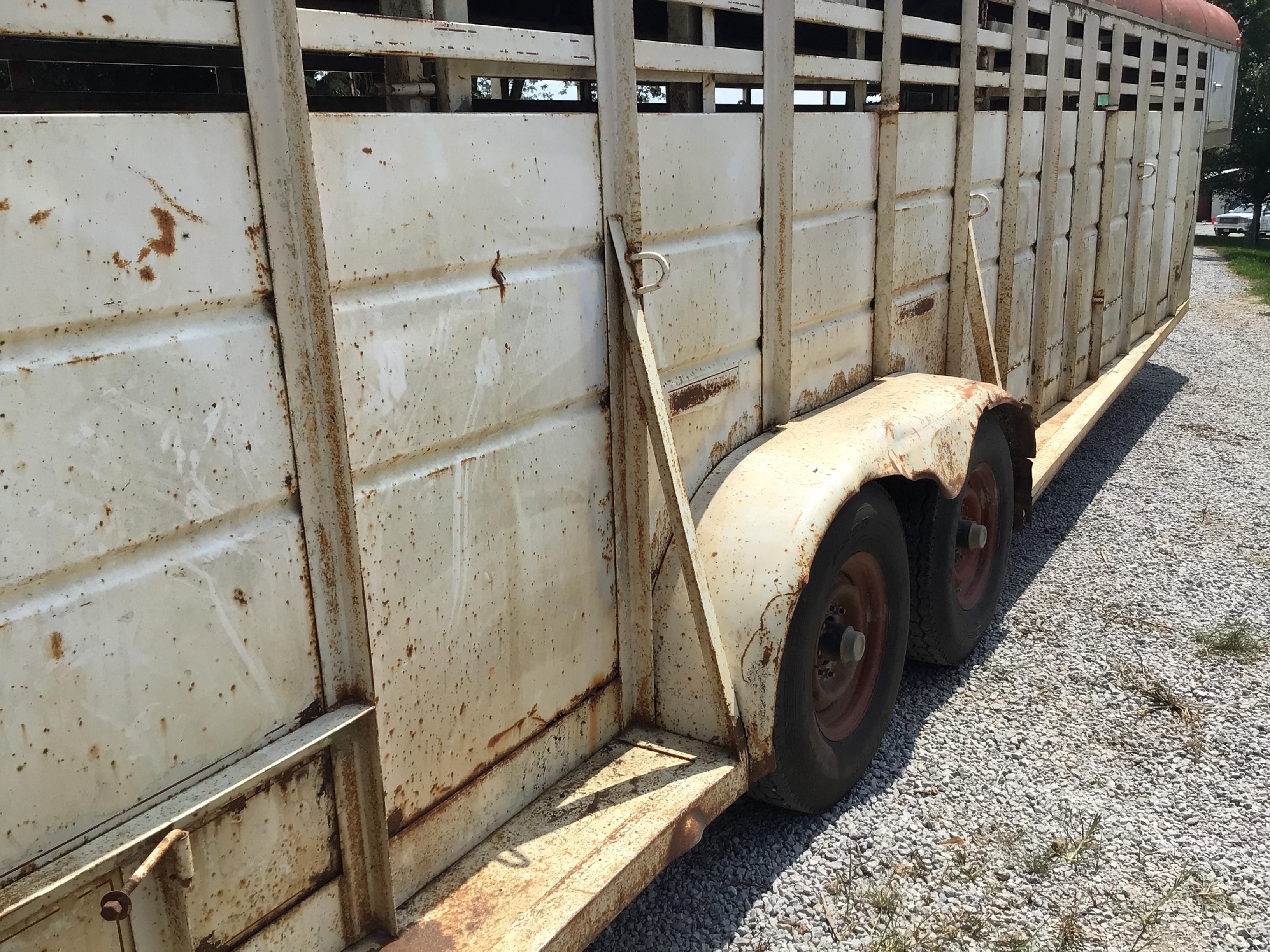 1981 Sooner T/A Livestock Trailer BigIron Auctions