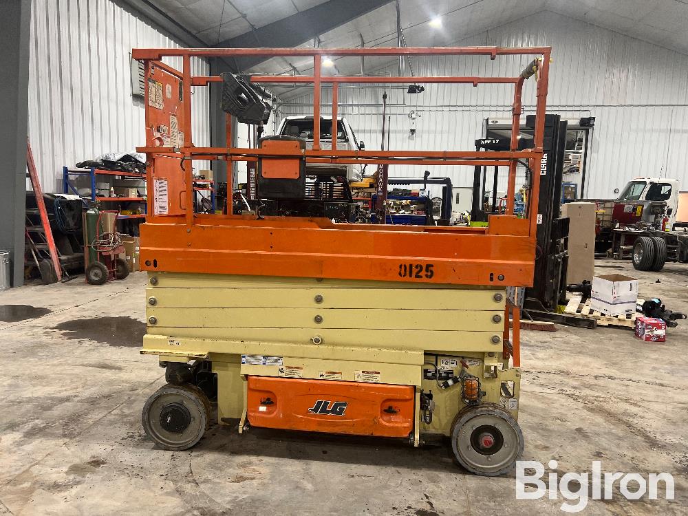 2015 SkyJack 2632 ES Self-Propelled Scissor Lift BigIron Auctions