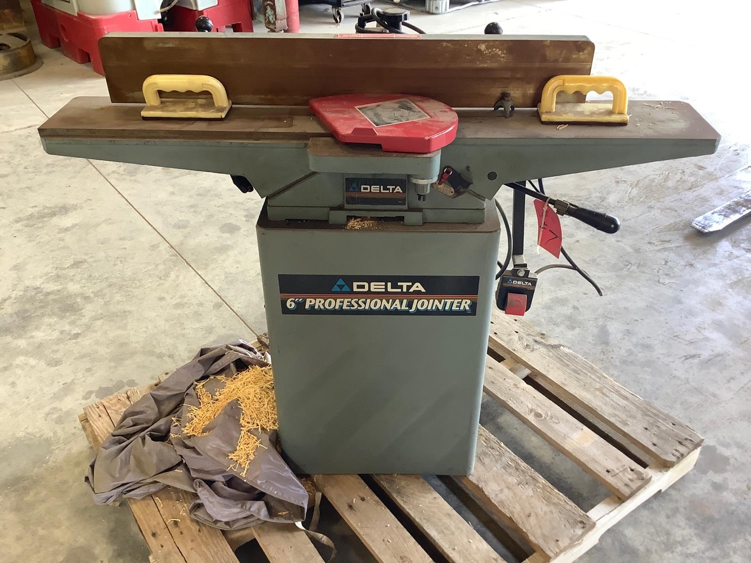 Delta 6 outlet professional jointer