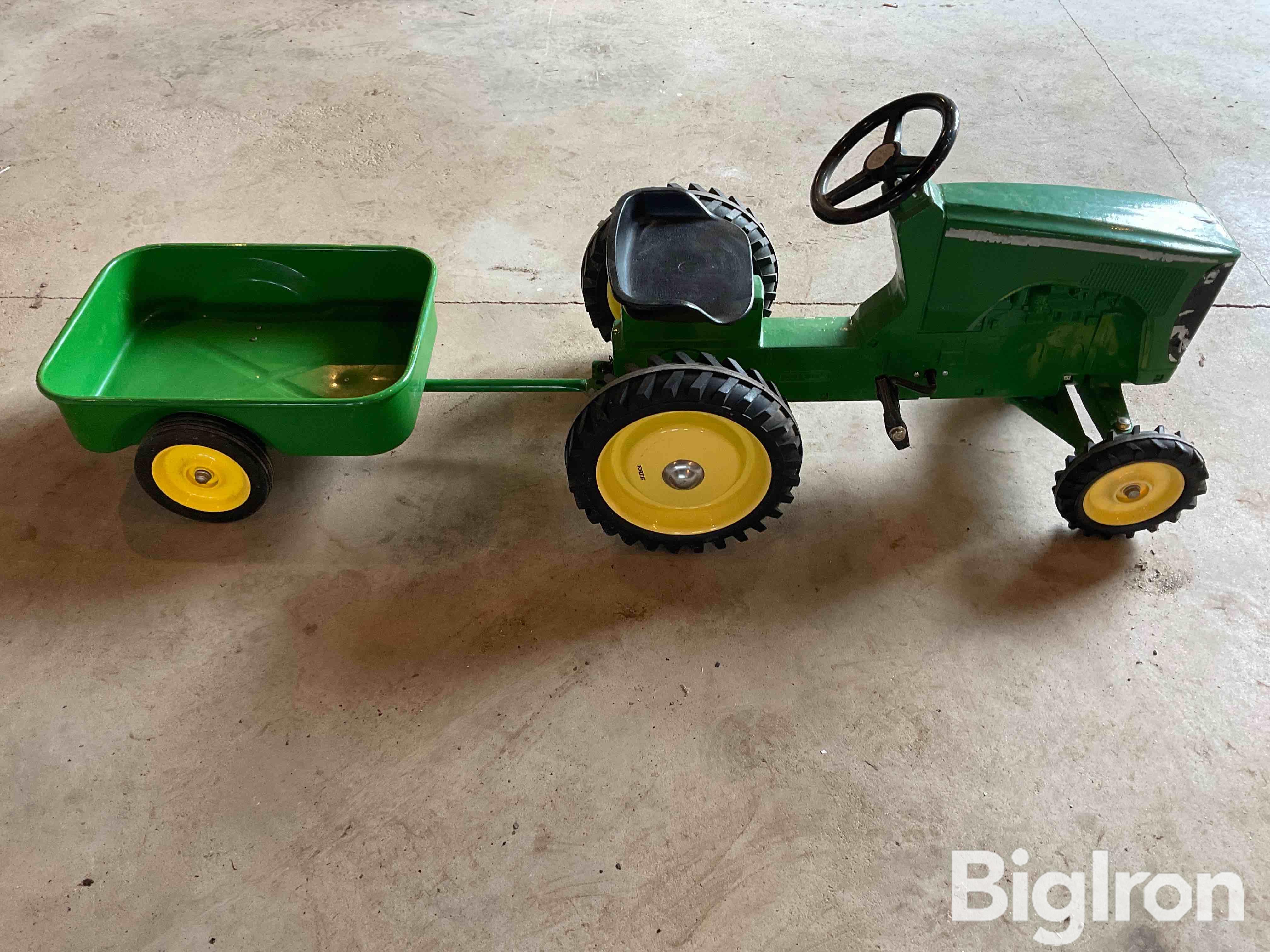 Ertljohn Deere Pedal Tractor Wwagon Bigiron Auctions 4519