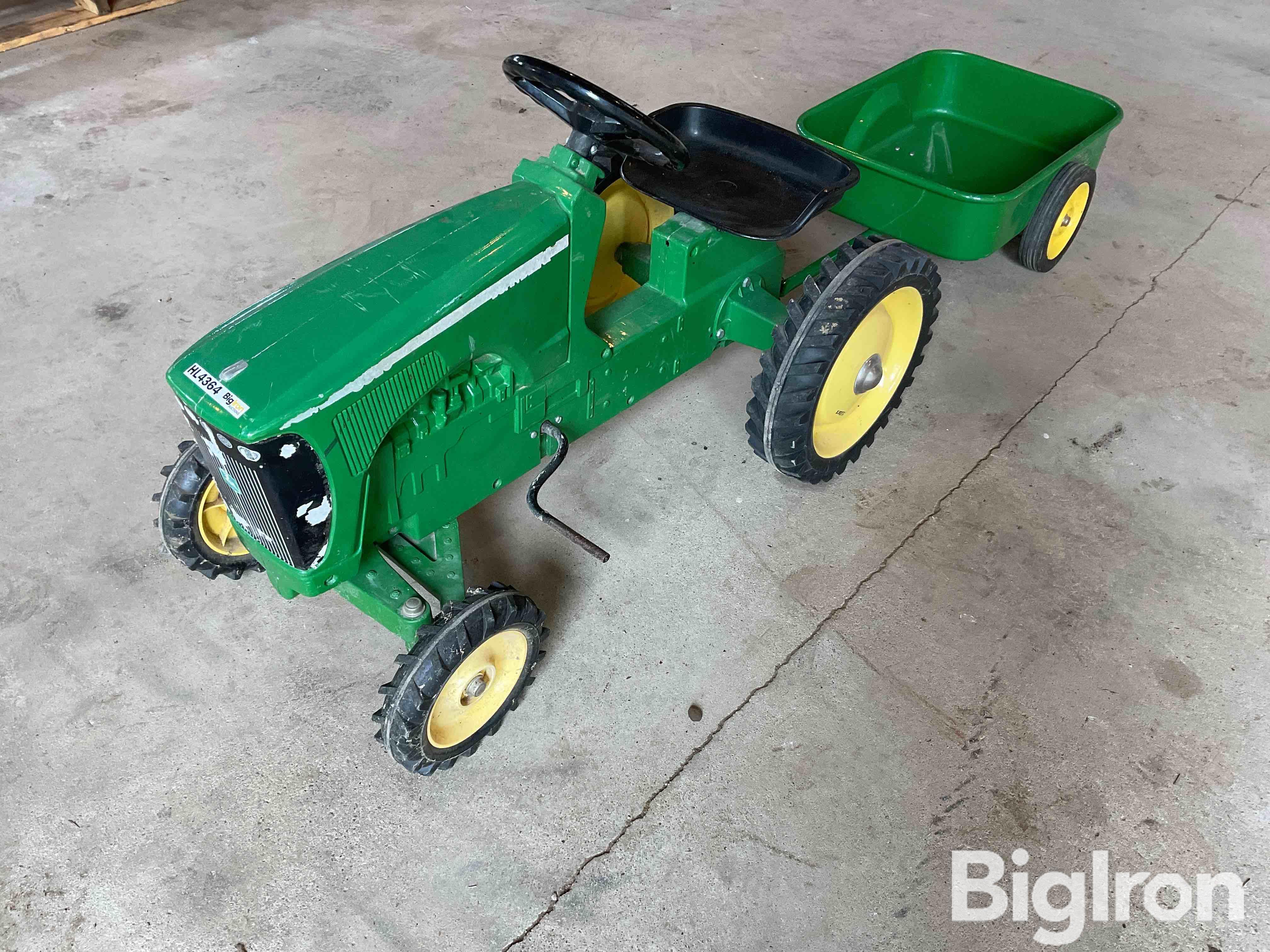 Ertl john best sale deere pedal tractor