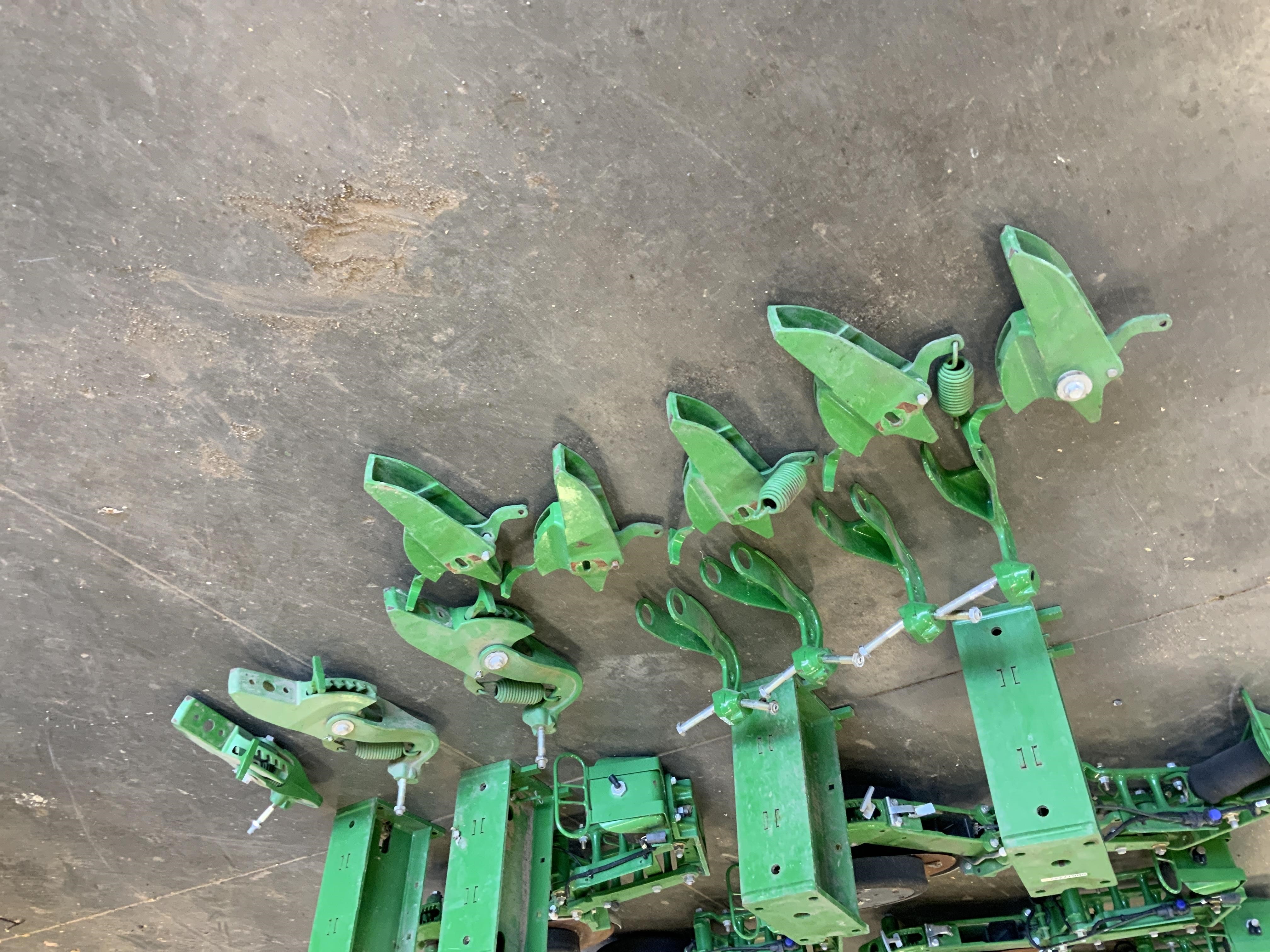 John Deere Twin Row Me5 Planter Units Bigiron Auctions