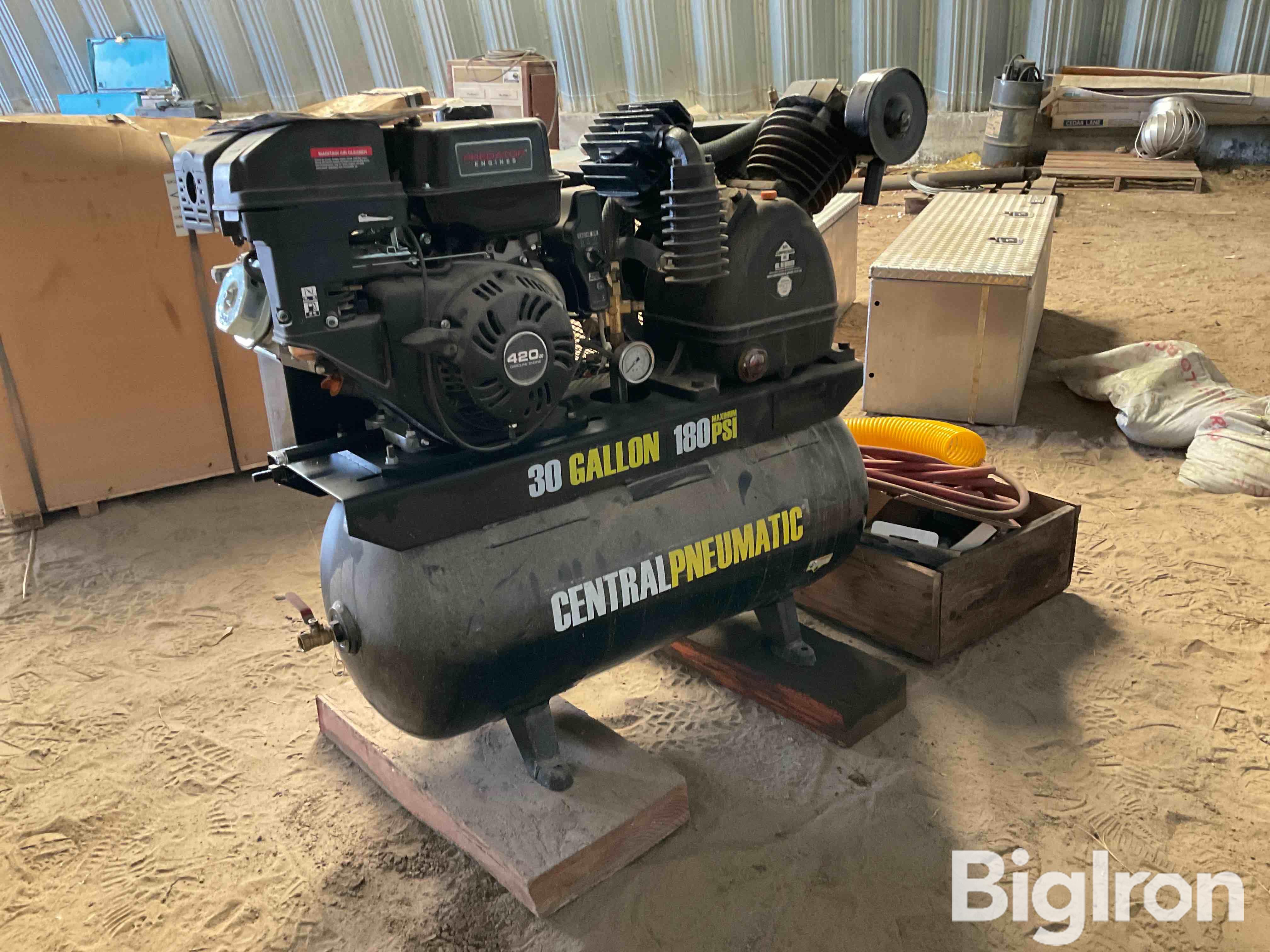 Central pneumatic air compressor deals 4 gallon