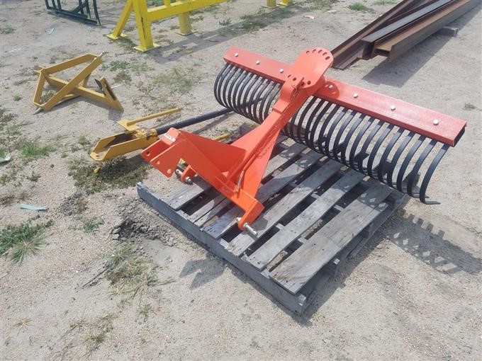 Behlen Mfg 3 Point Drag, Bucket Bale Spear & 3 Point Ripper BigIron ...