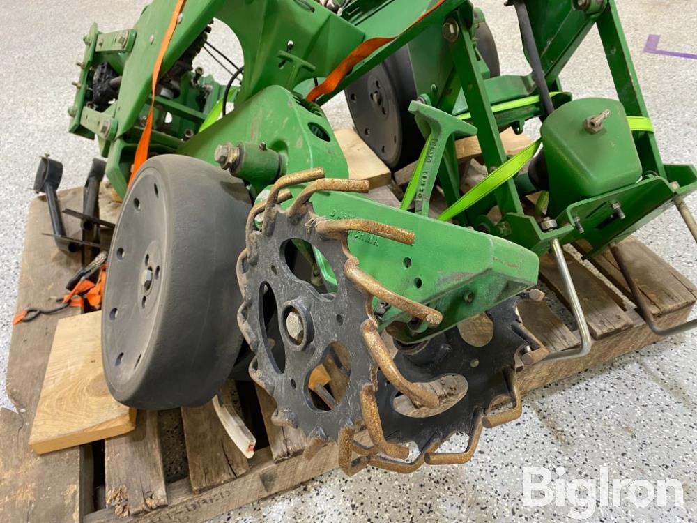 John Deere 1720 Maxemerge Xp Planter Row Units Bigiron Auctions 0998